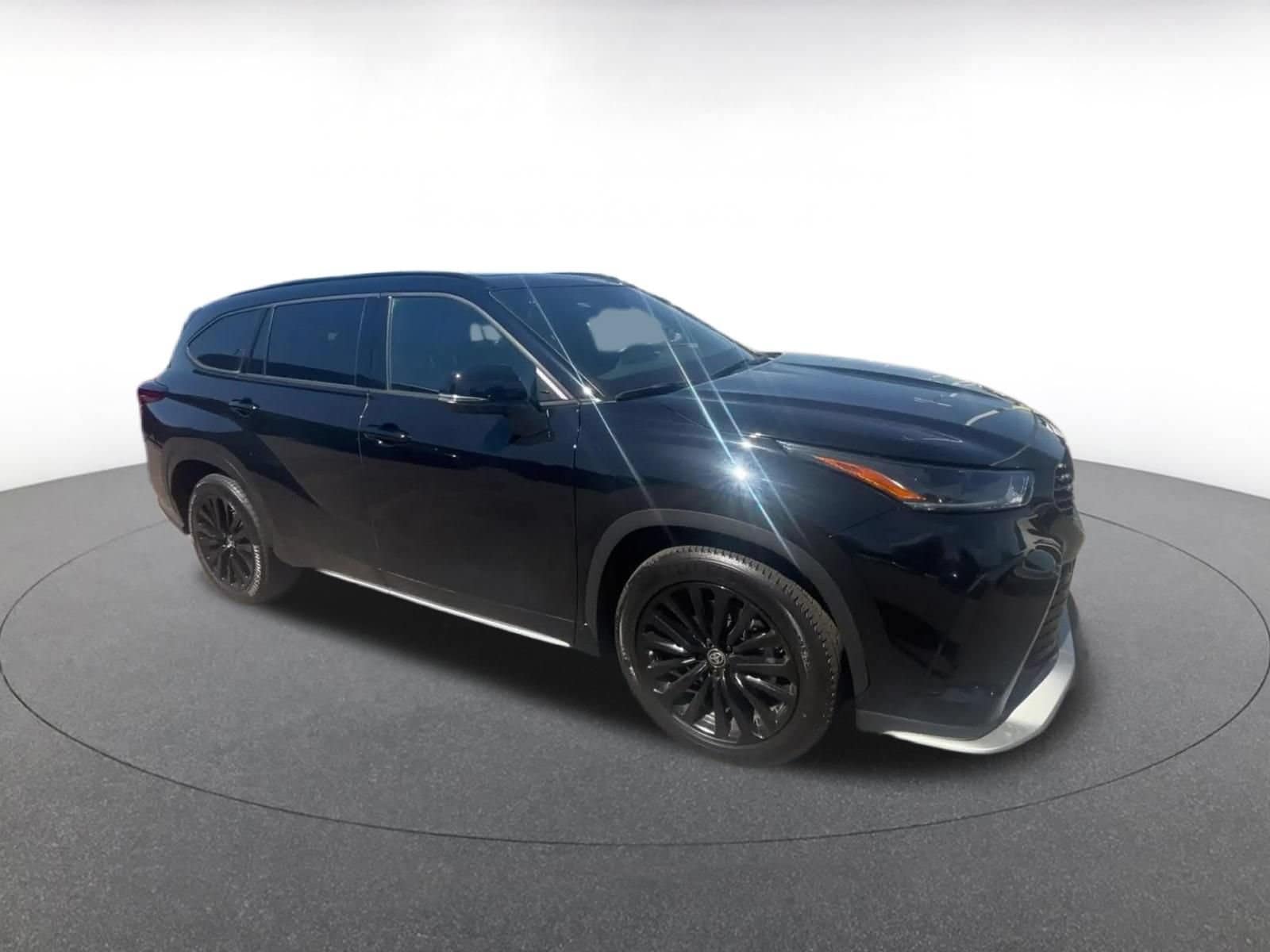 Thumbnail: 2025 Toyota Highlander - 2