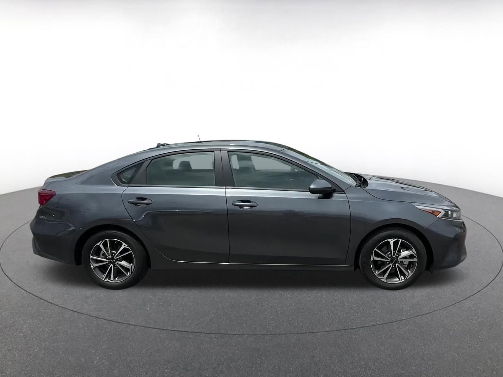 Thumbnail: 2024 Kia Forte - 16