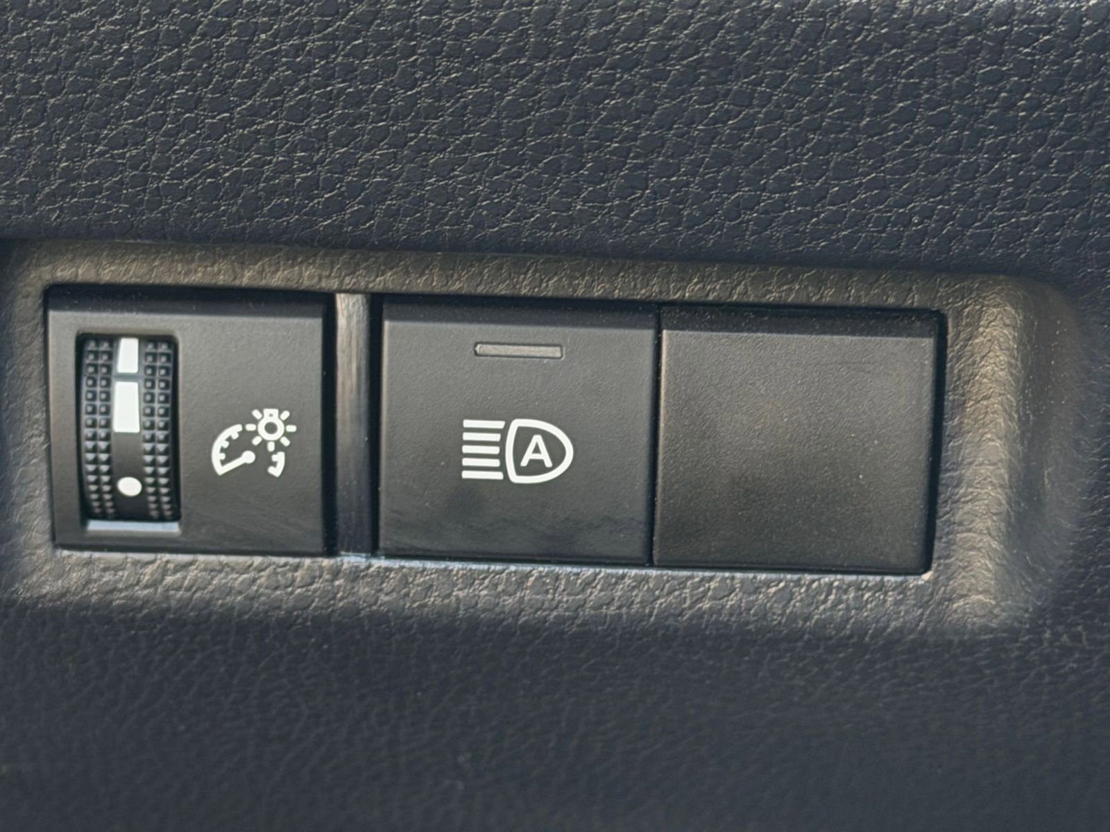 Thumbnail: 2025 Toyota RAV4 - 33