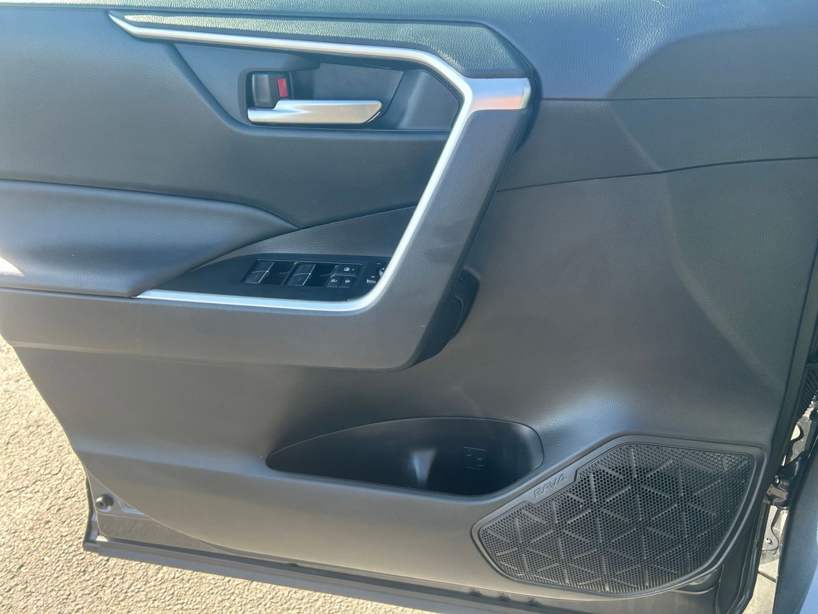 Thumbnail: 2025 Toyota RAV4 - 18