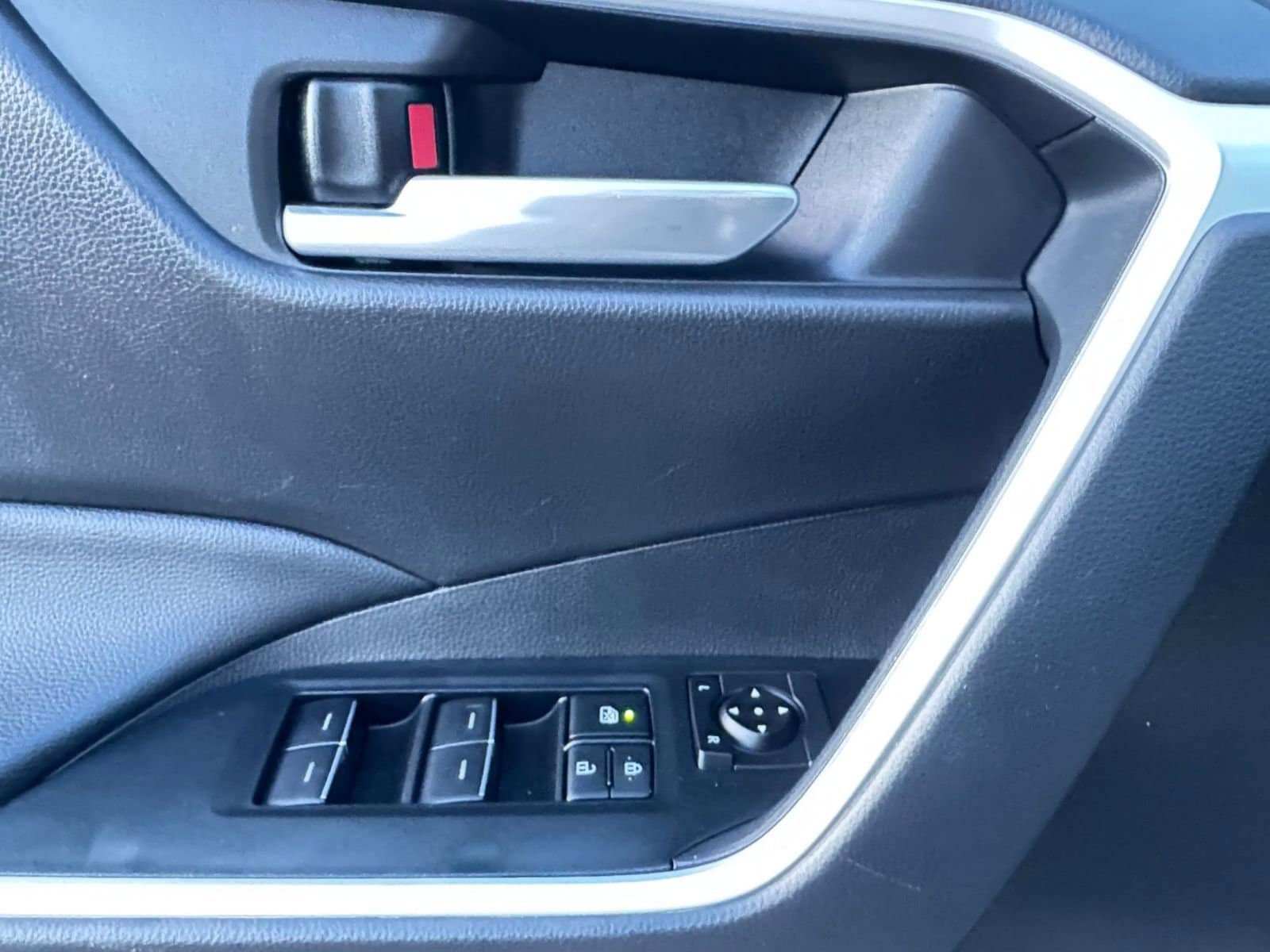 Thumbnail: 2025 Toyota RAV4 - 20