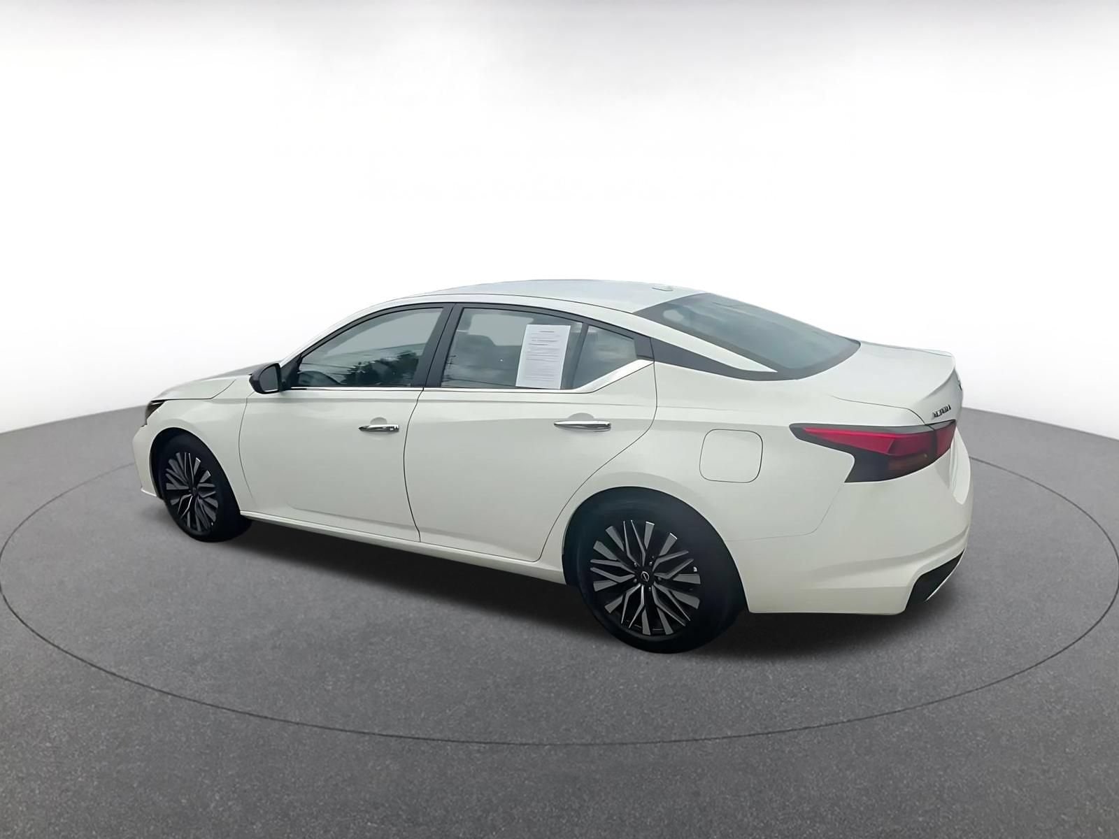 Thumbnail: 2025 Nissan Altima - 10