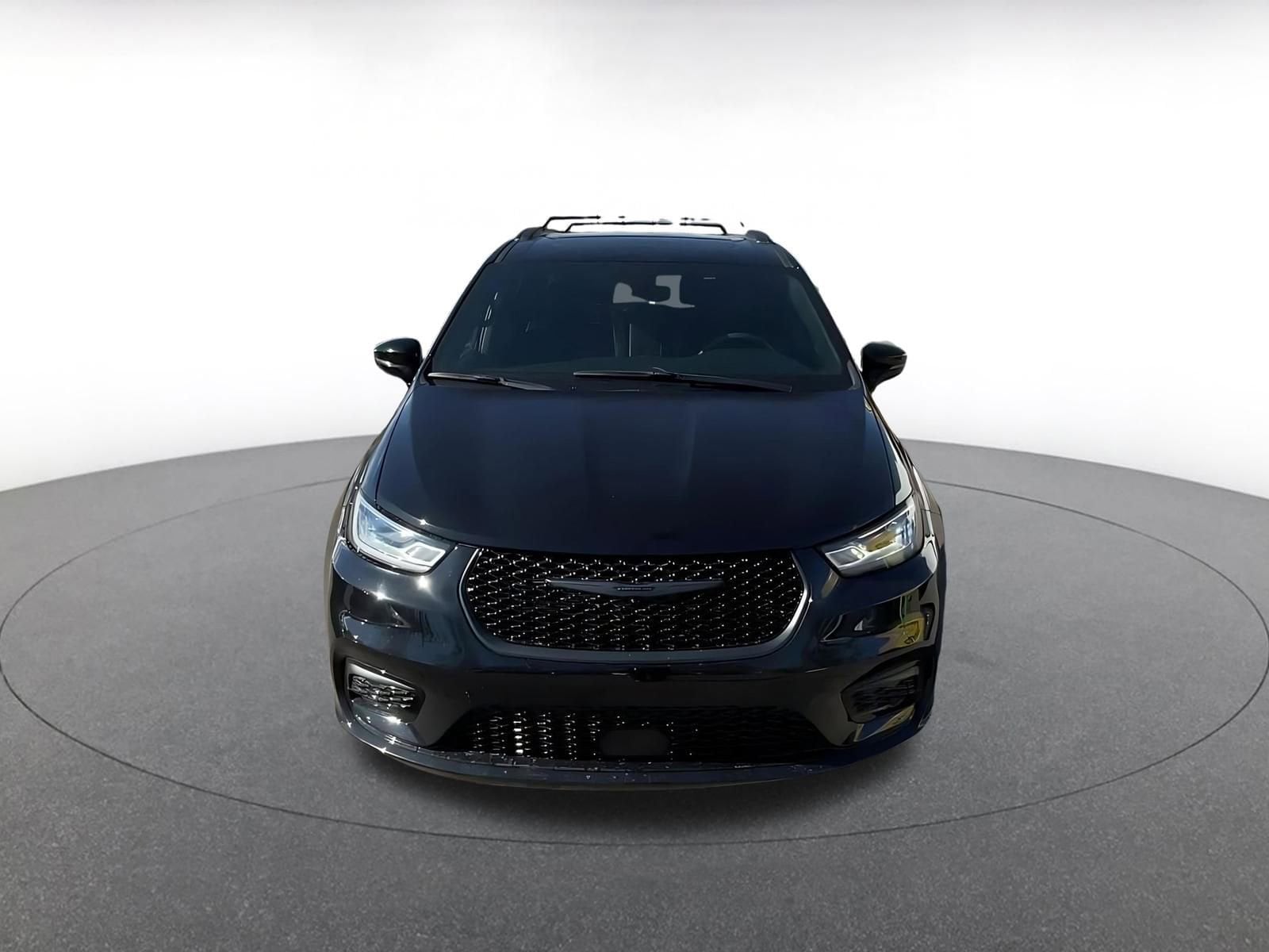 Thumbnail: 2025 Chrysler Pacifica - 4