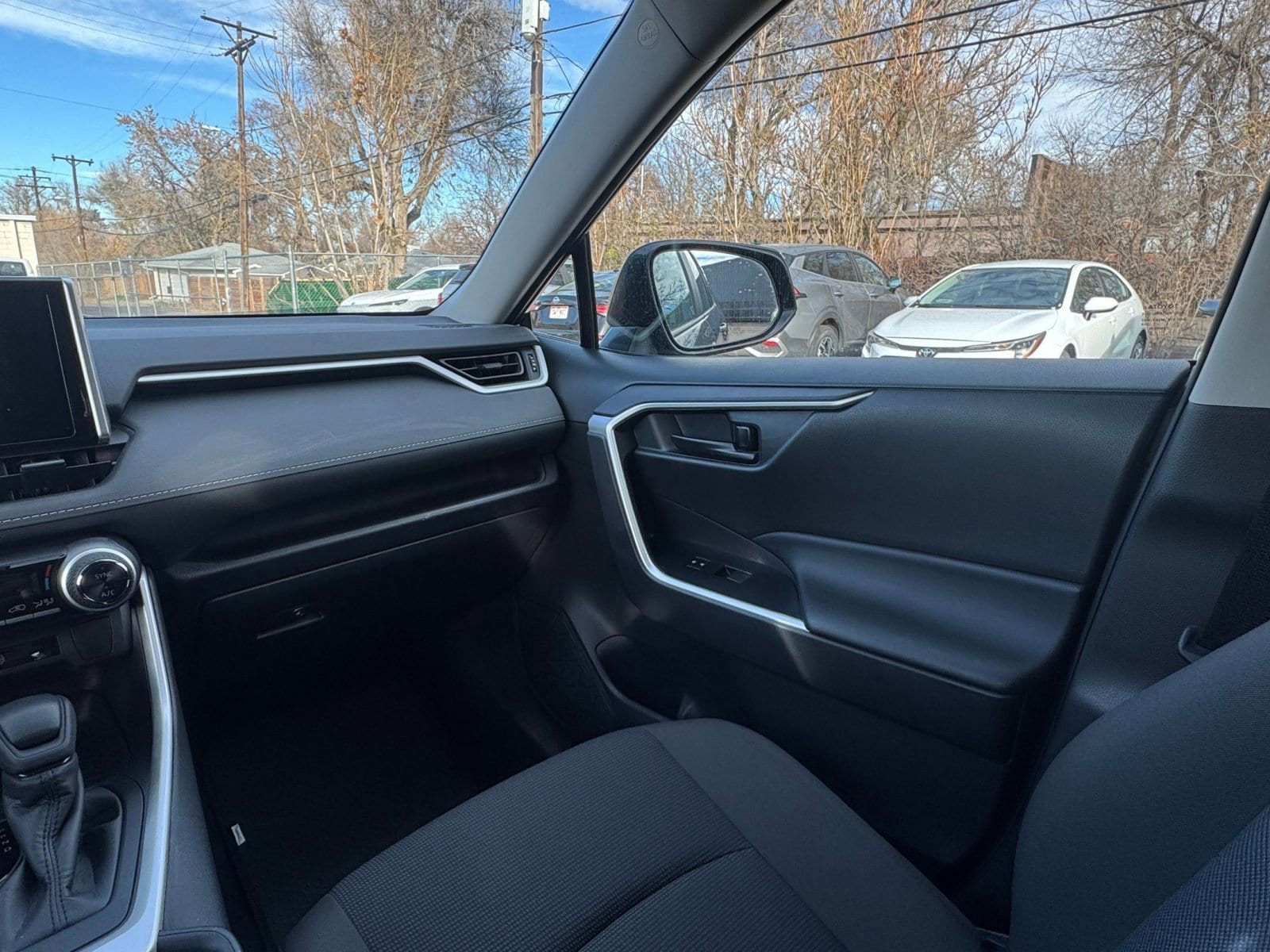 Thumbnail: 2025 Toyota RAV4 - 34