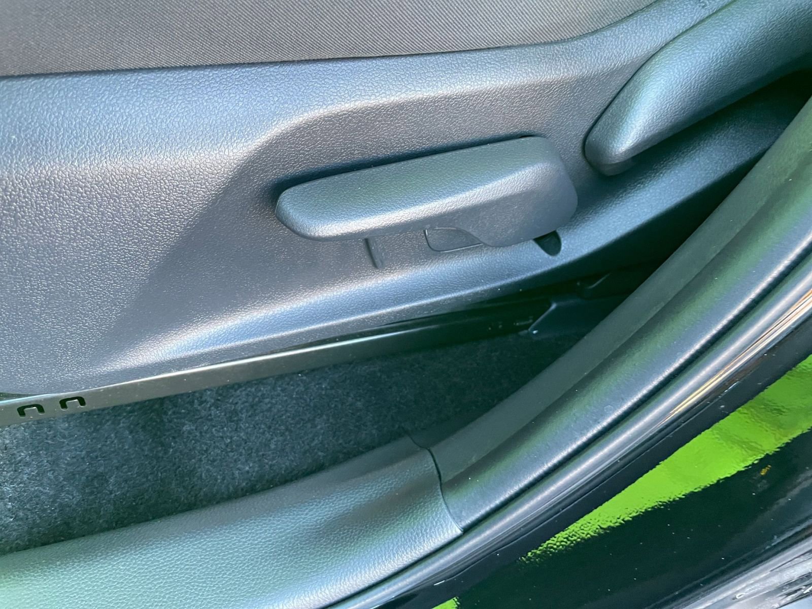 Thumbnail: 2025 Toyota RAV4 - 23