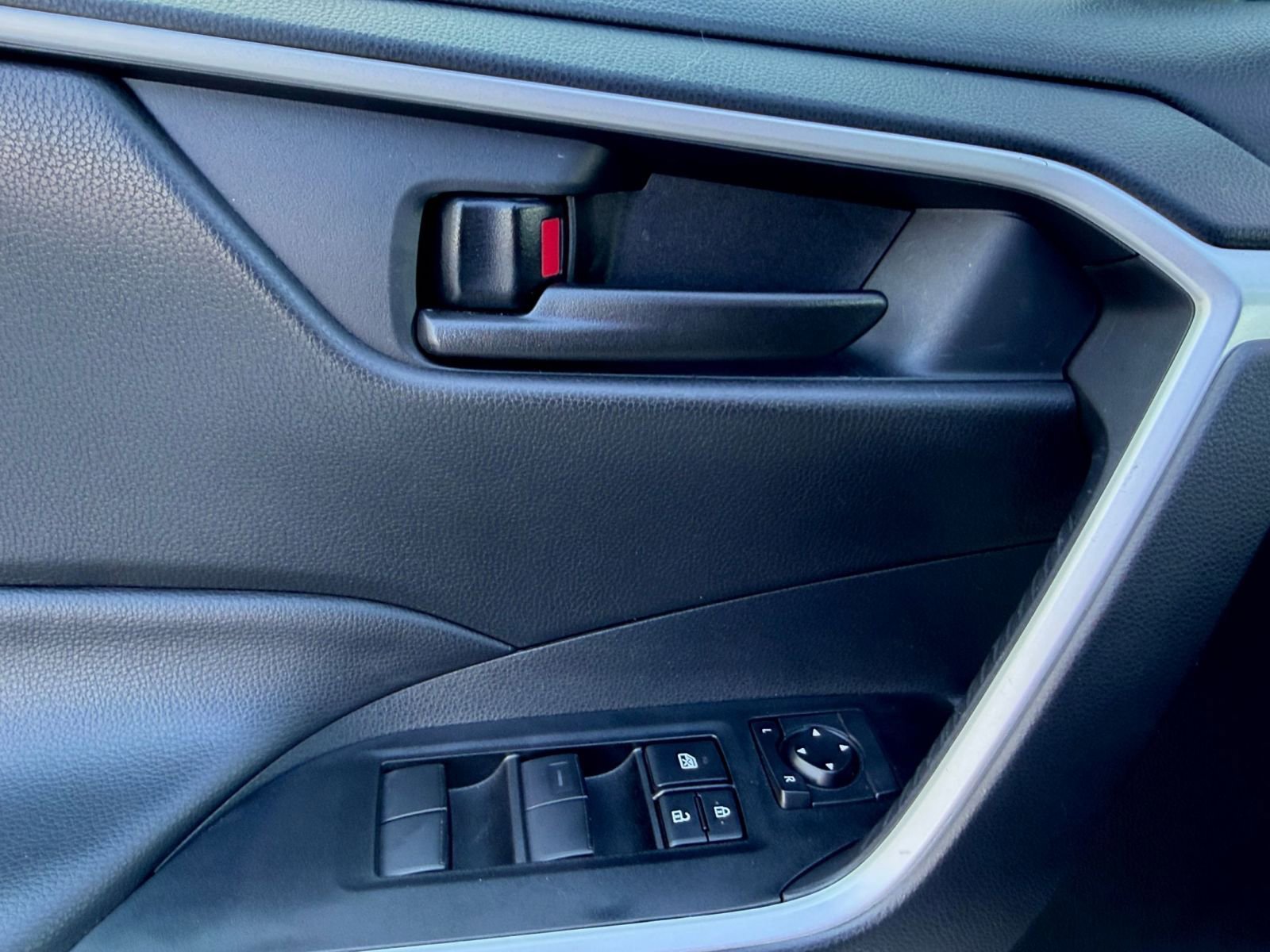 Thumbnail: 2025 Toyota RAV4 - 18