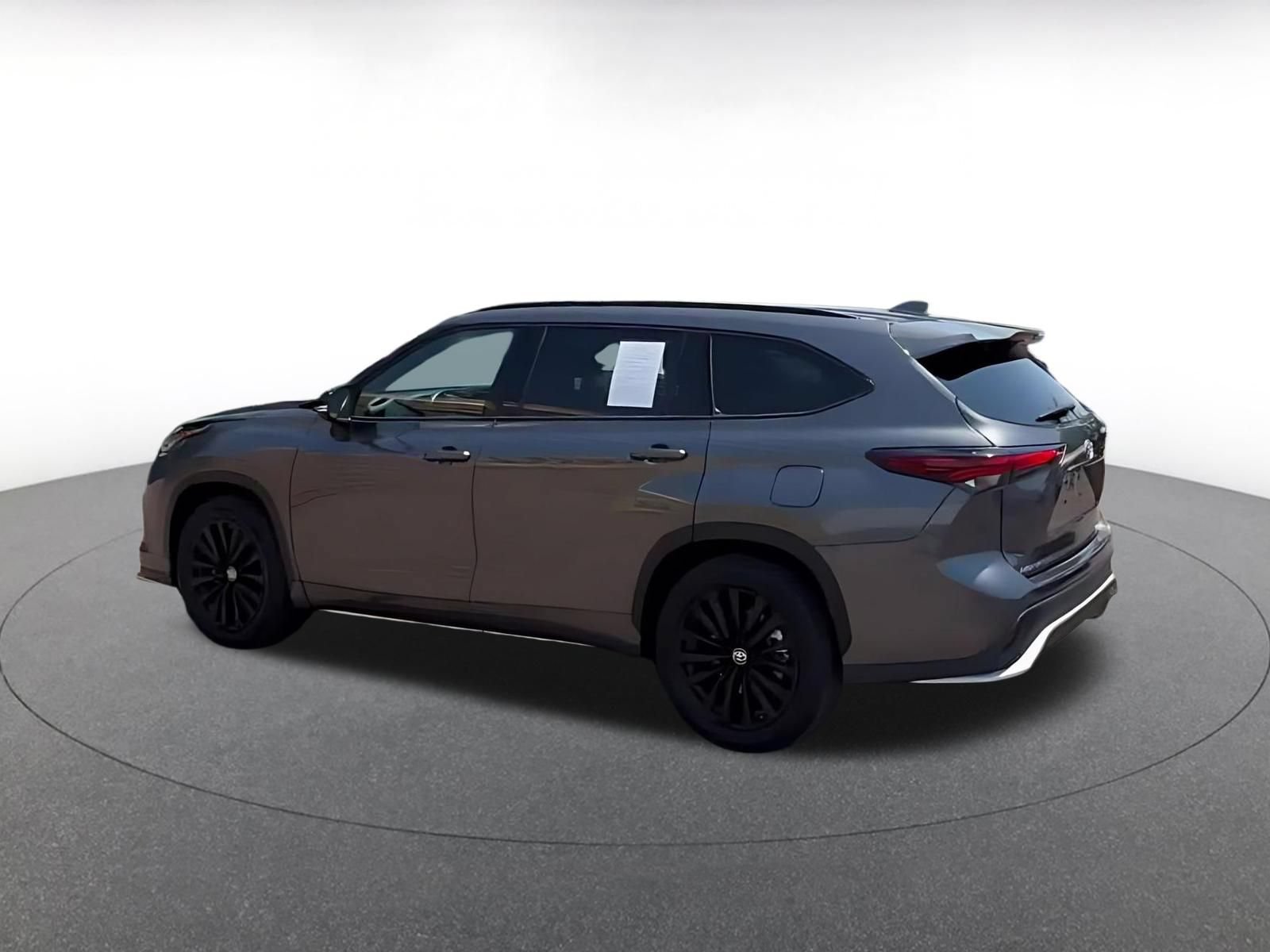 Thumbnail: 2025 Toyota Highlander - 10