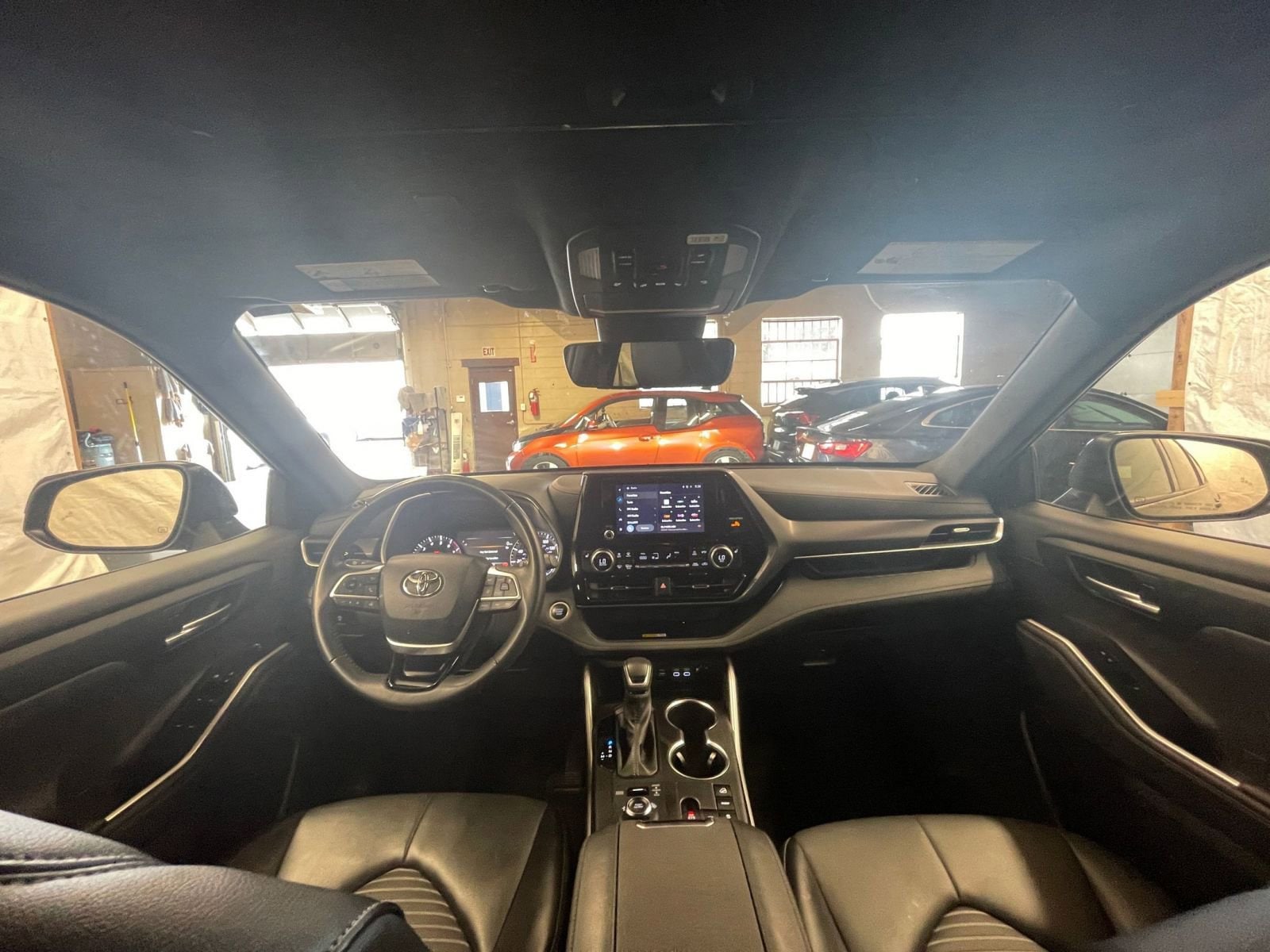 2024 Toyota Highlander XSE 32