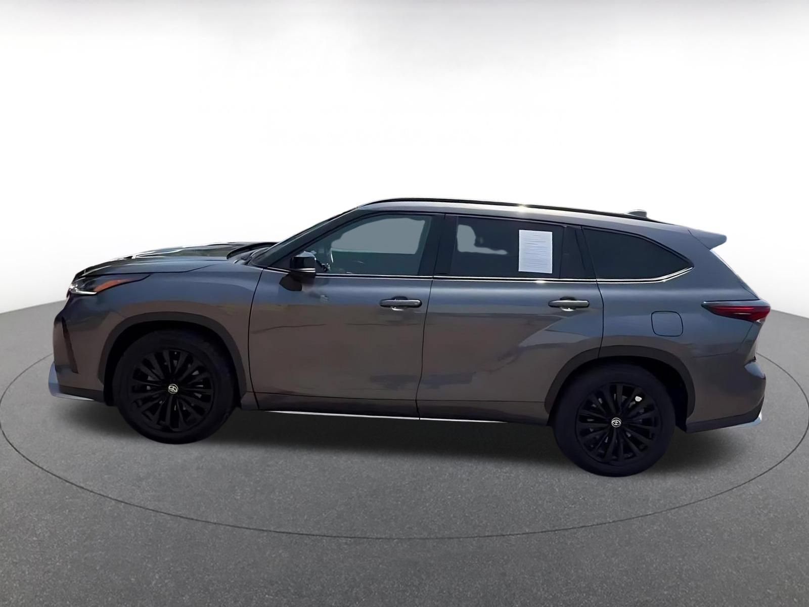 Thumbnail: 2025 Toyota Highlander - 9