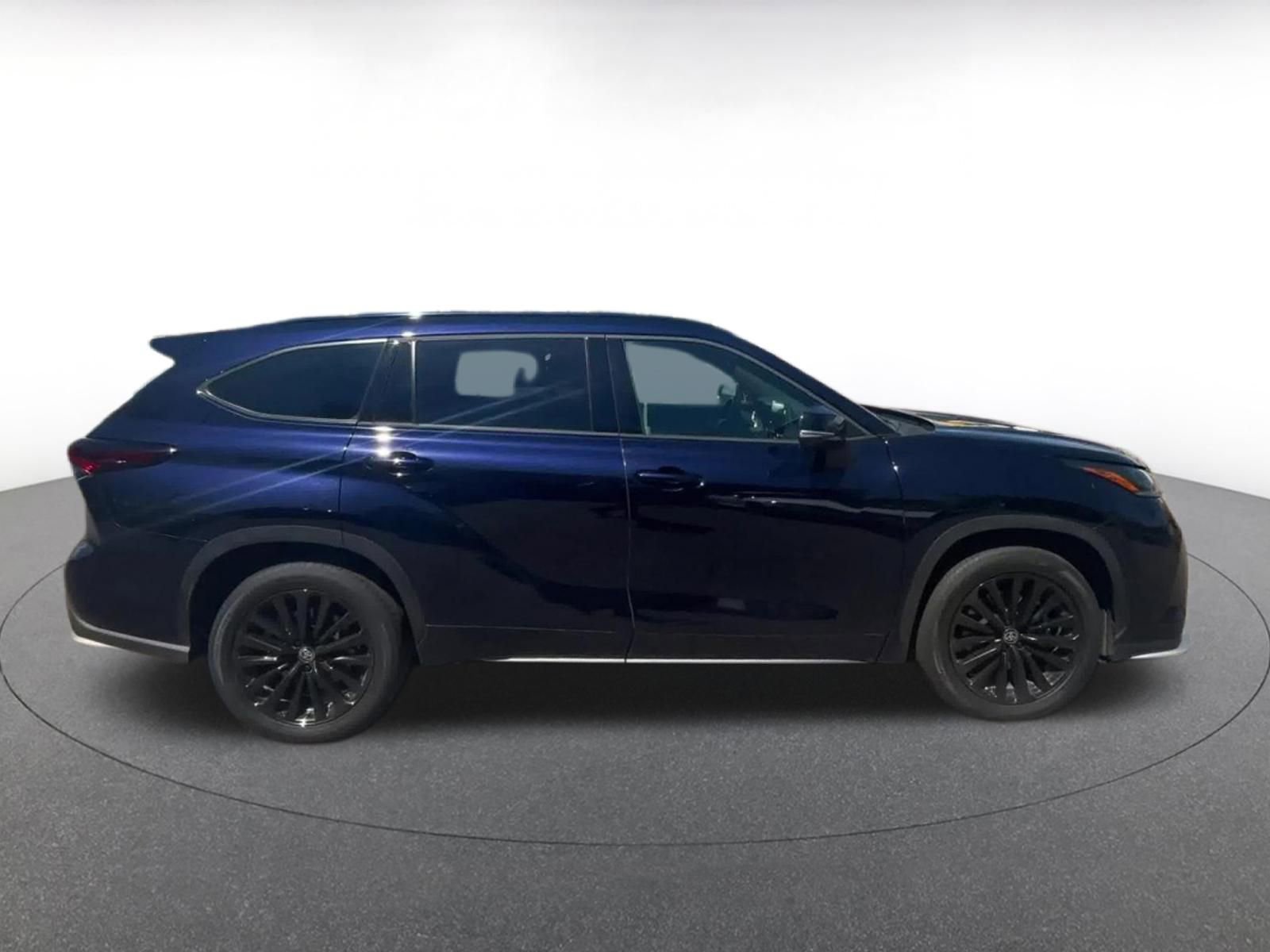 Thumbnail: 2025 Toyota Highlander - 16