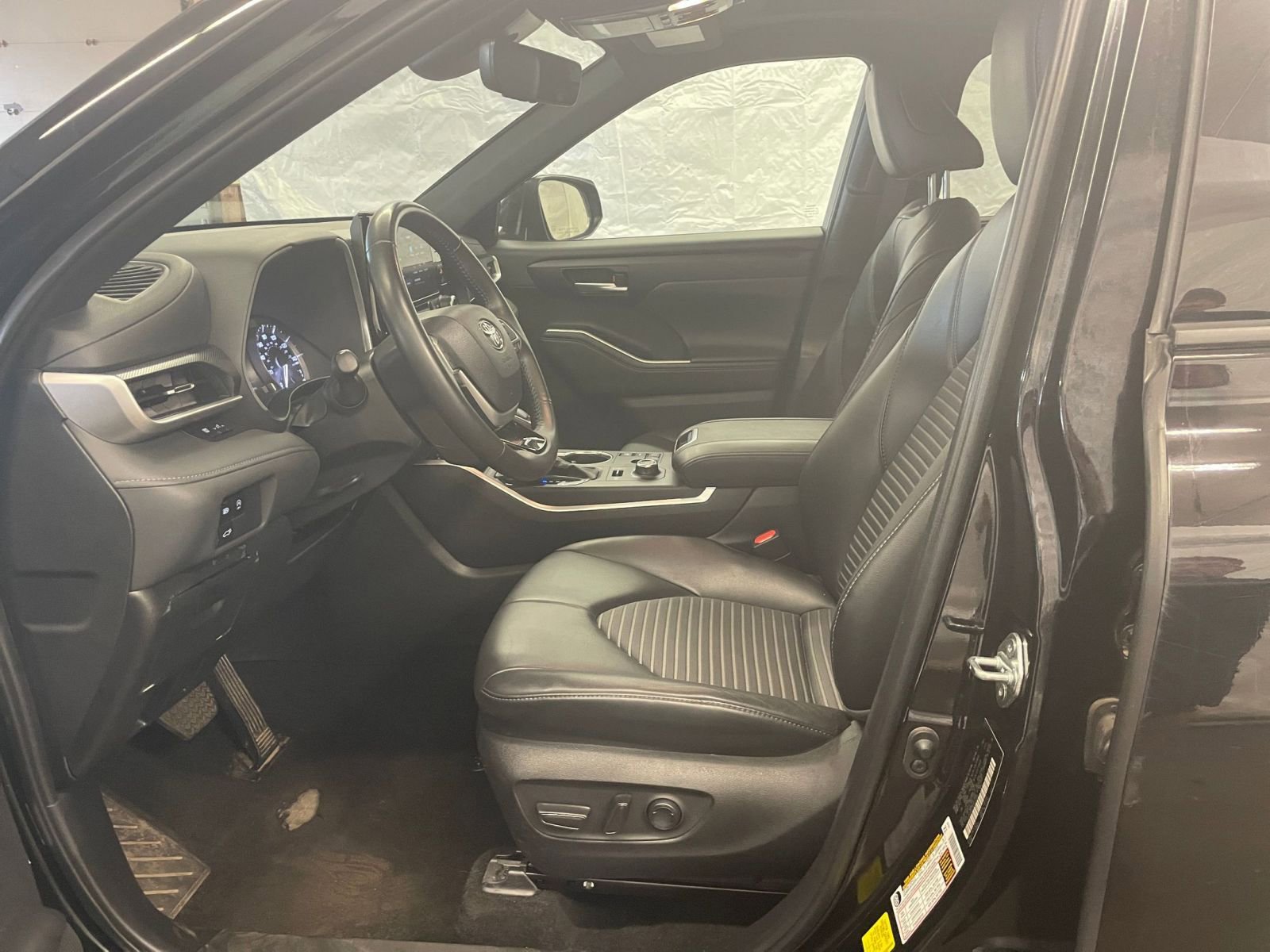 2024 Toyota Highlander XSE 26