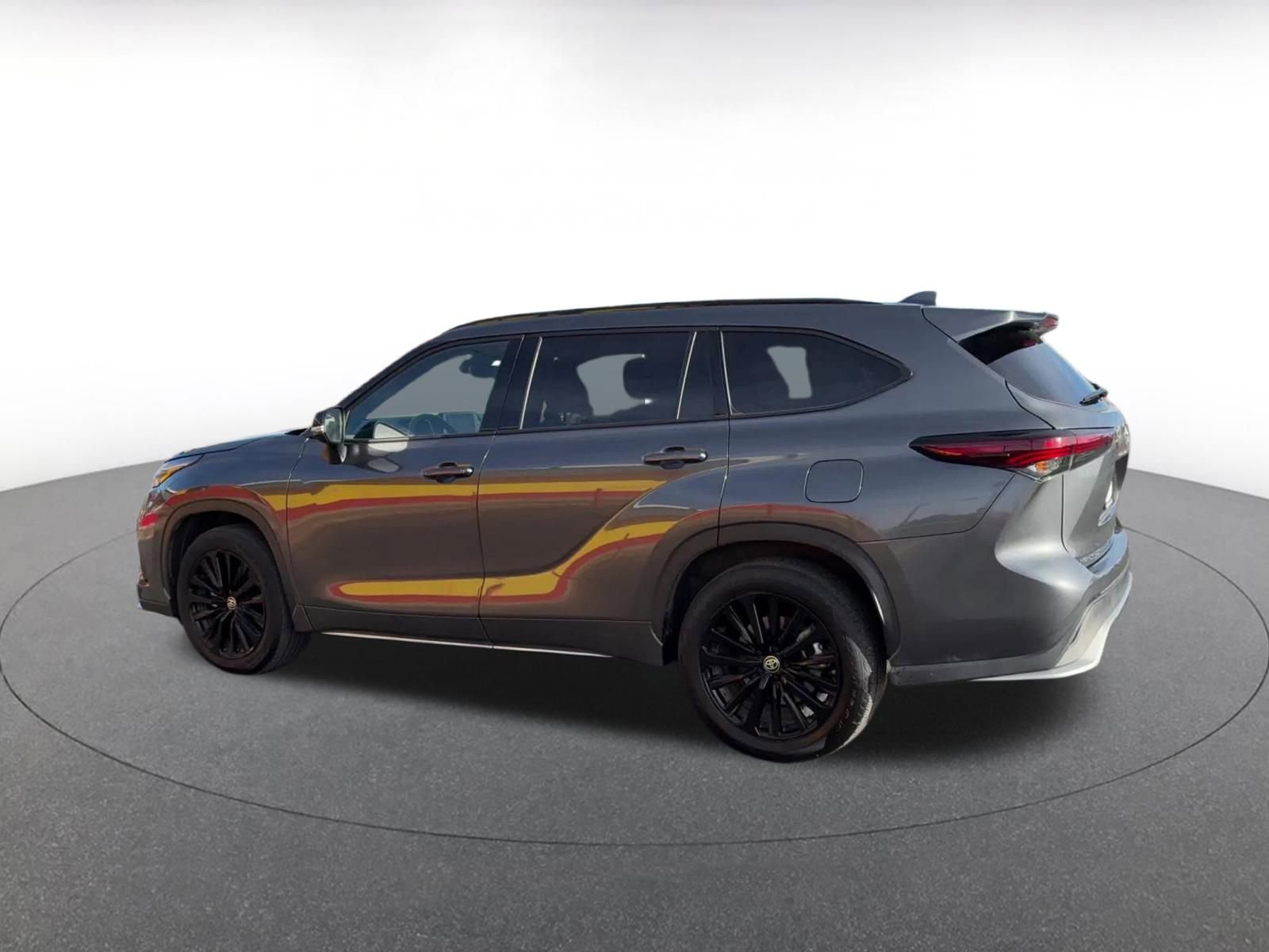 Thumbnail: 2025 Toyota Highlander - 10