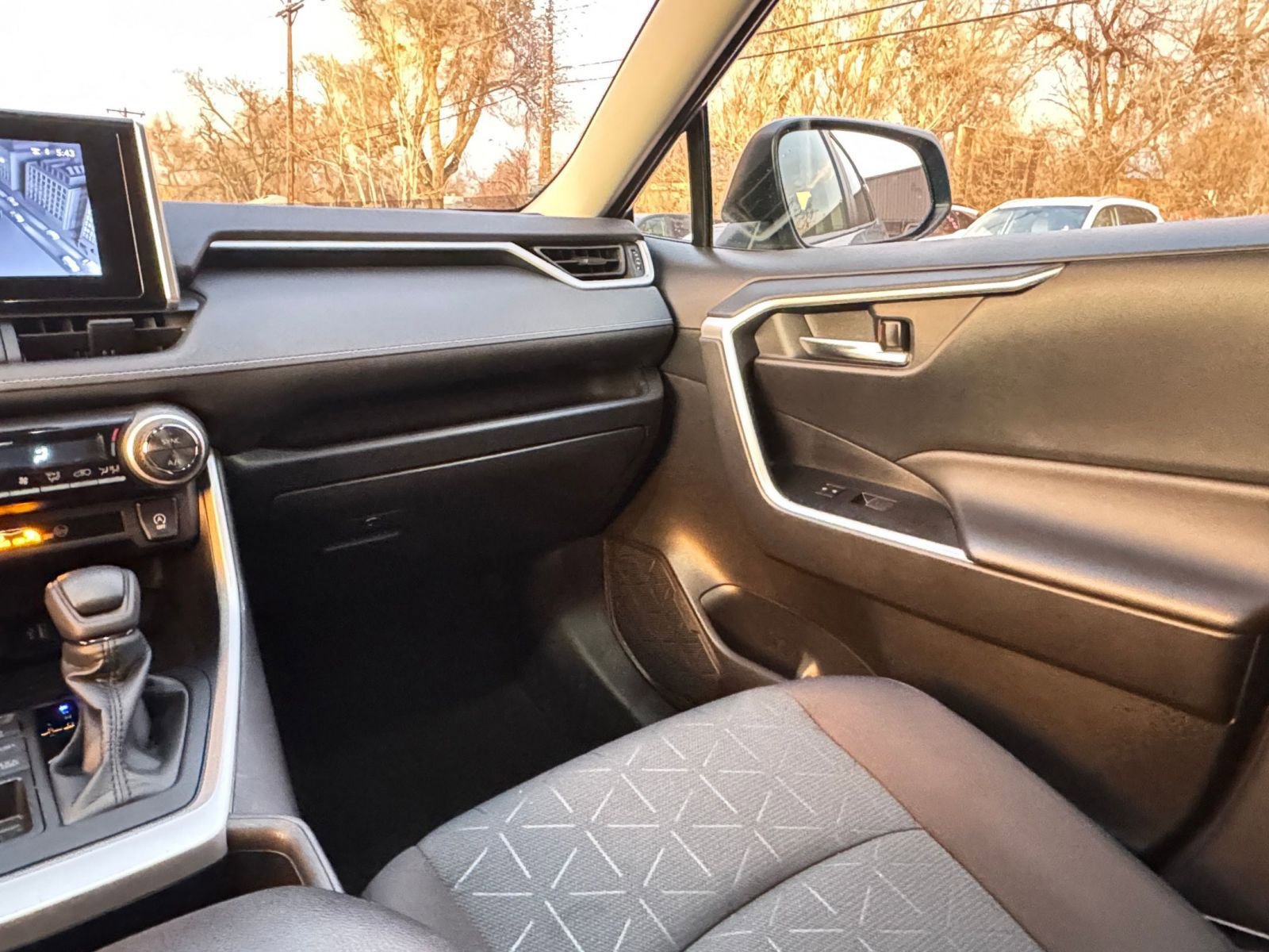 Thumbnail: 2025 Toyota RAV4 - 33