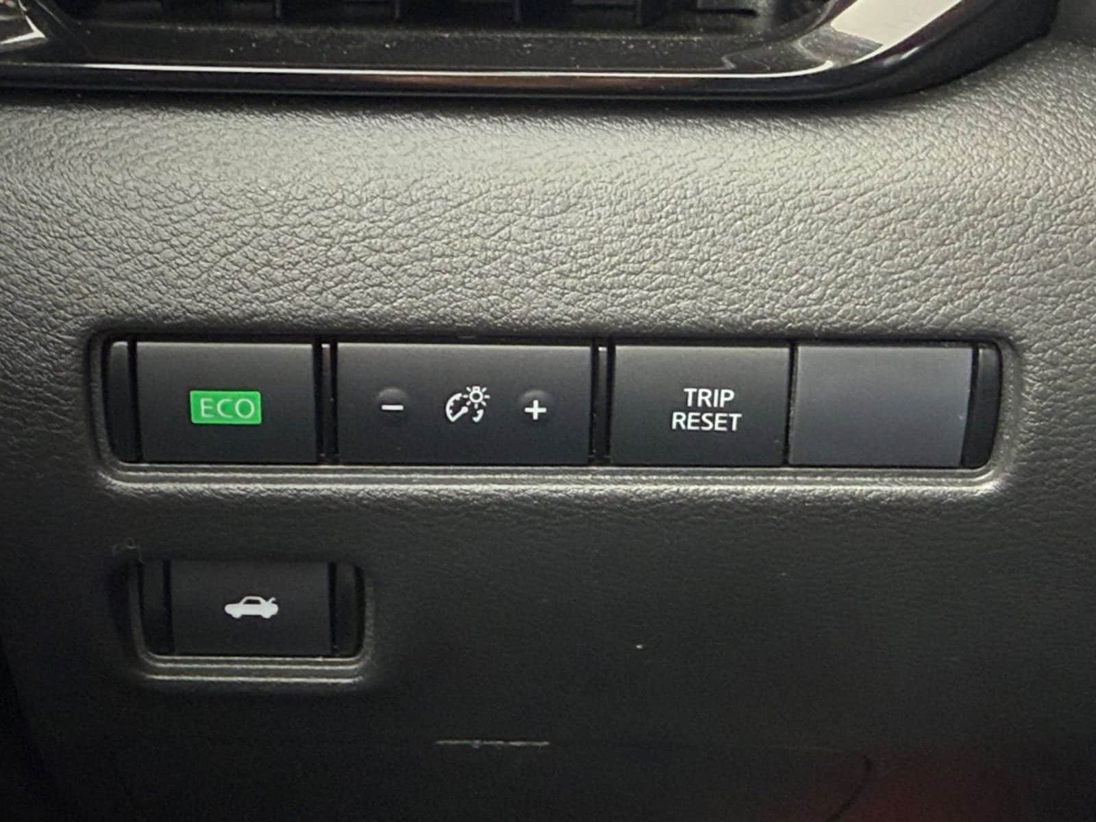 Thumbnail: 2025 Nissan Sentra - 32