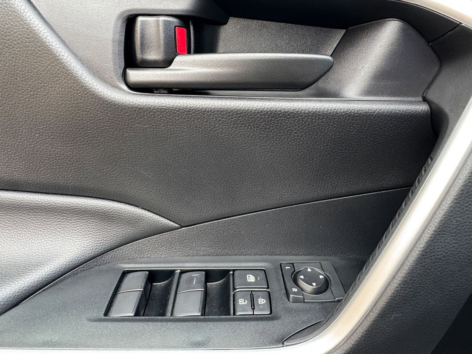 Thumbnail: 2025 Toyota RAV4 - 20