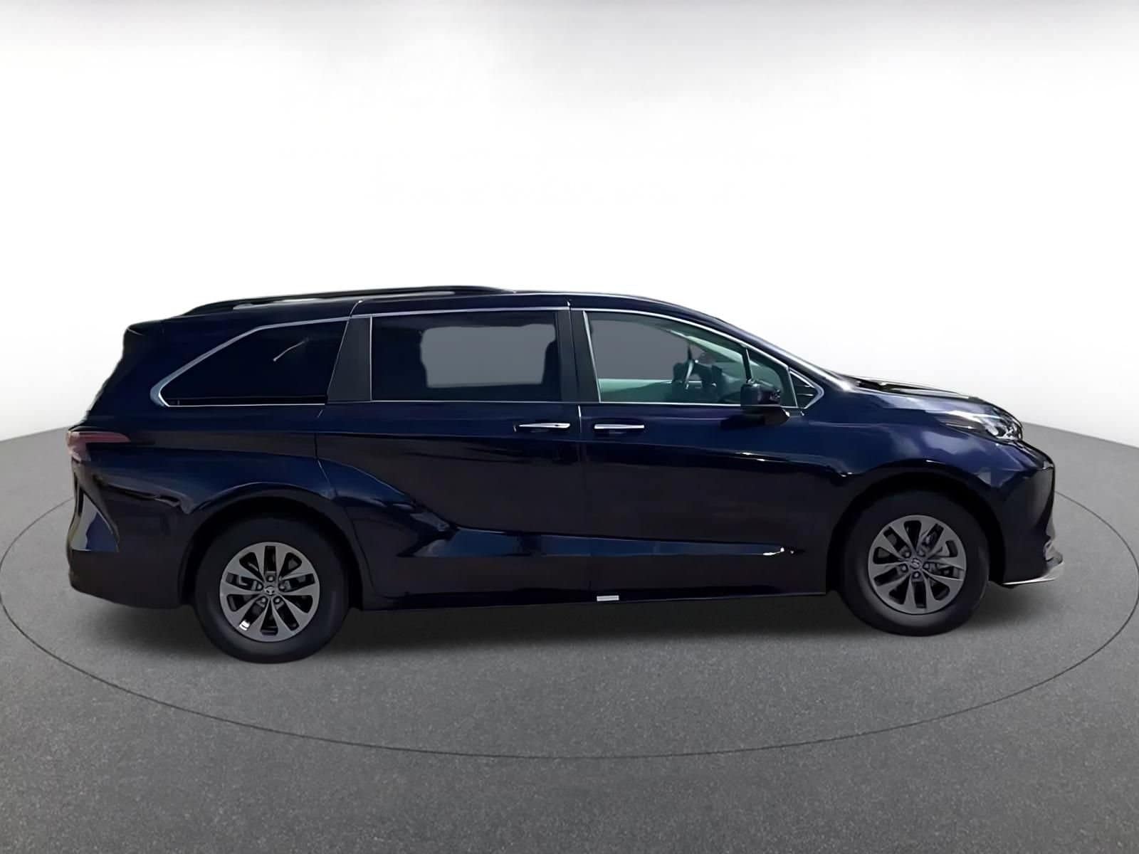 Thumbnail: 2025 Toyota Sienna - 15