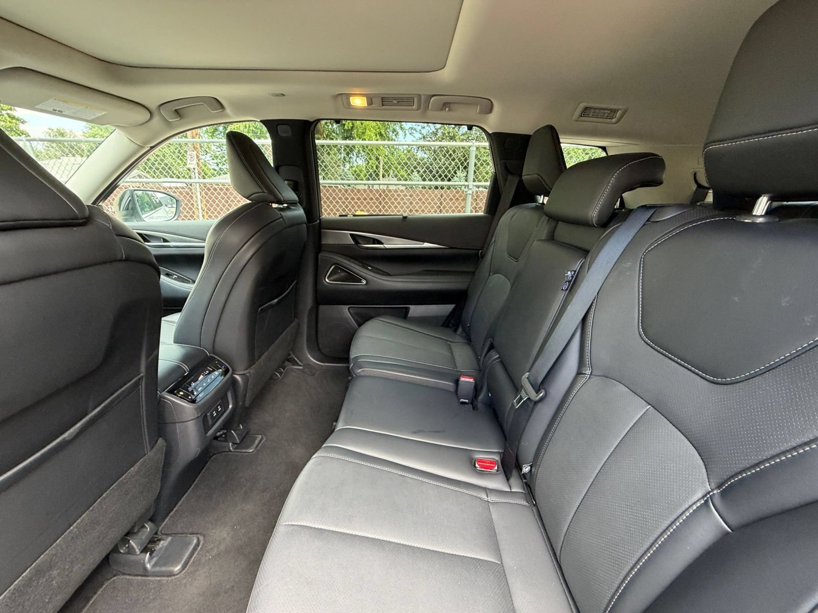 Thumbnail: 2026 INFINITI QX60 - 28