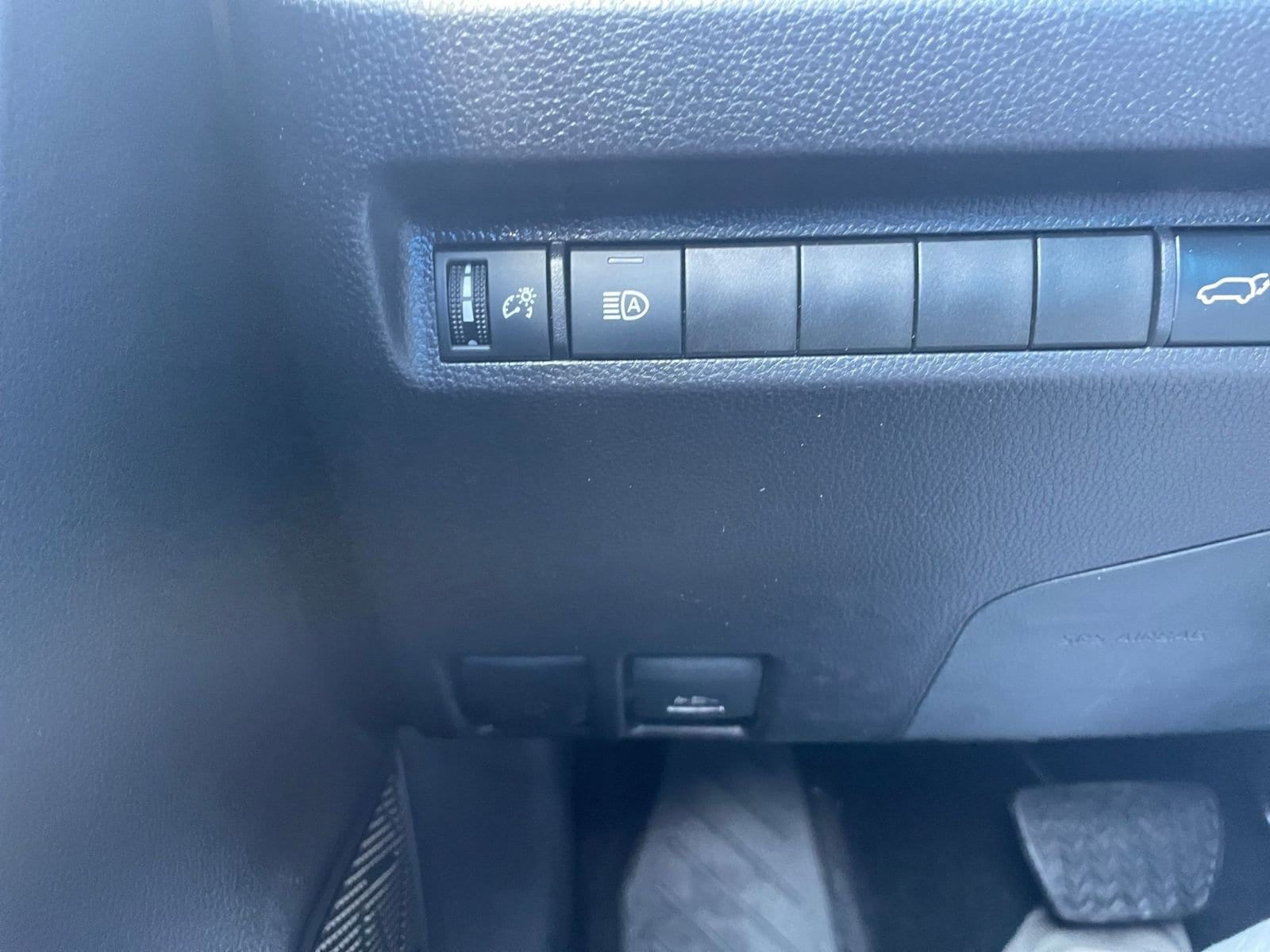 Thumbnail: 2025 Toyota RAV4 - 34