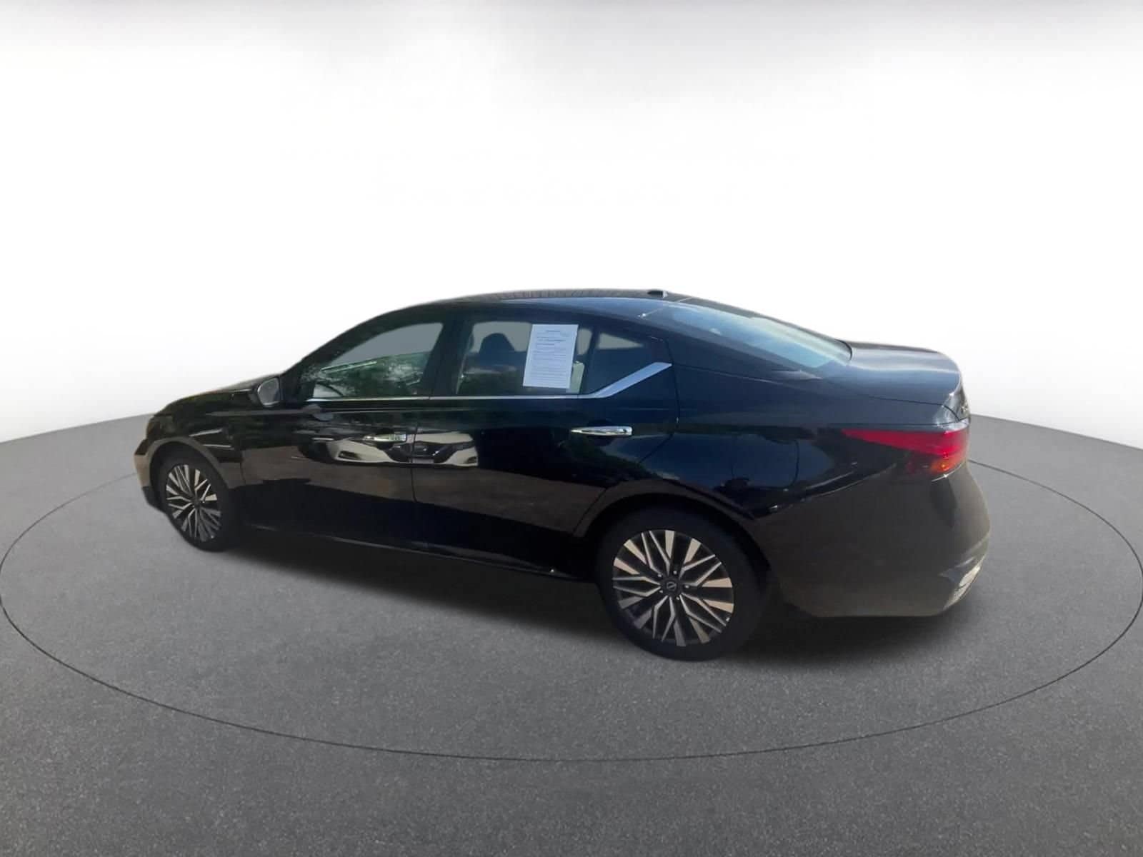 Thumbnail: 2025 Nissan Altima - 9