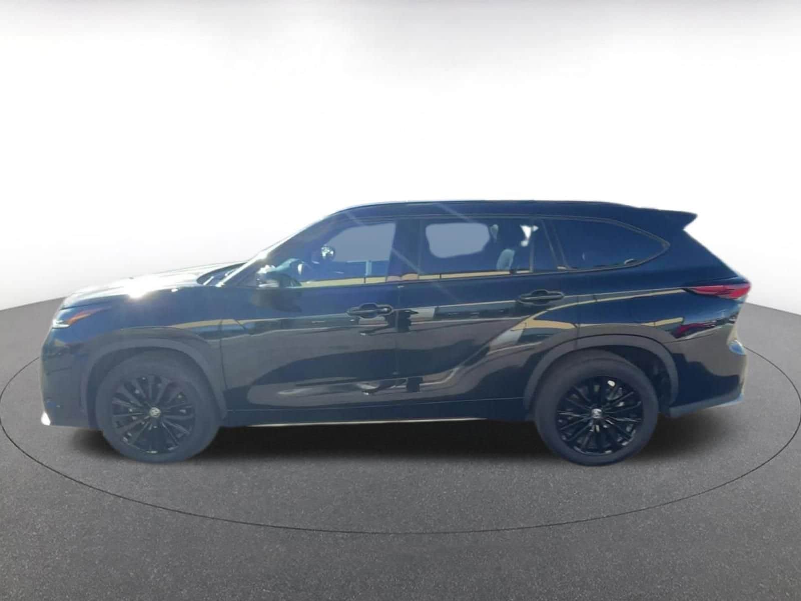 Thumbnail: 2025 Toyota Highlander - 9