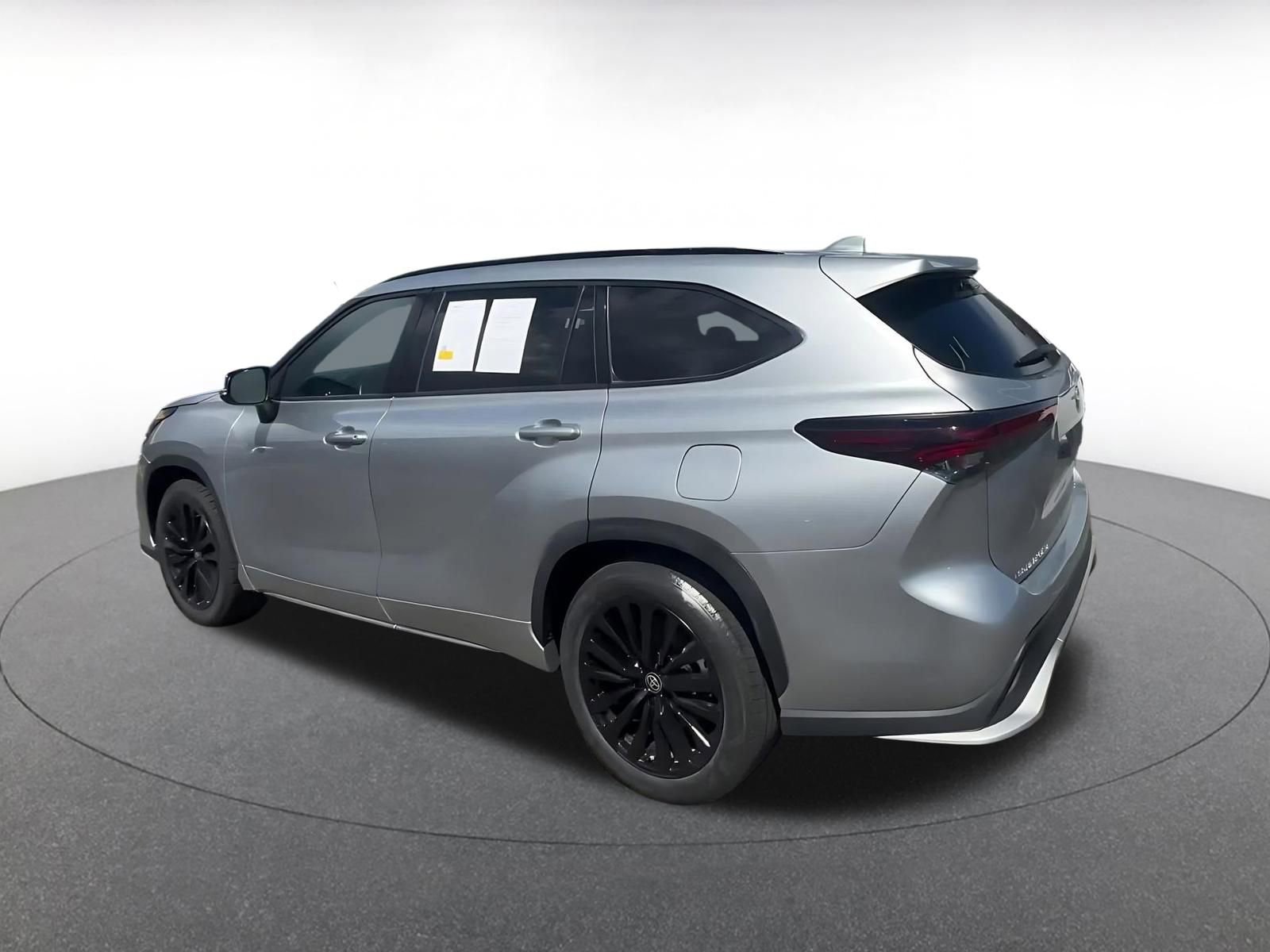 Thumbnail: 2025 Toyota Highlander - 10
