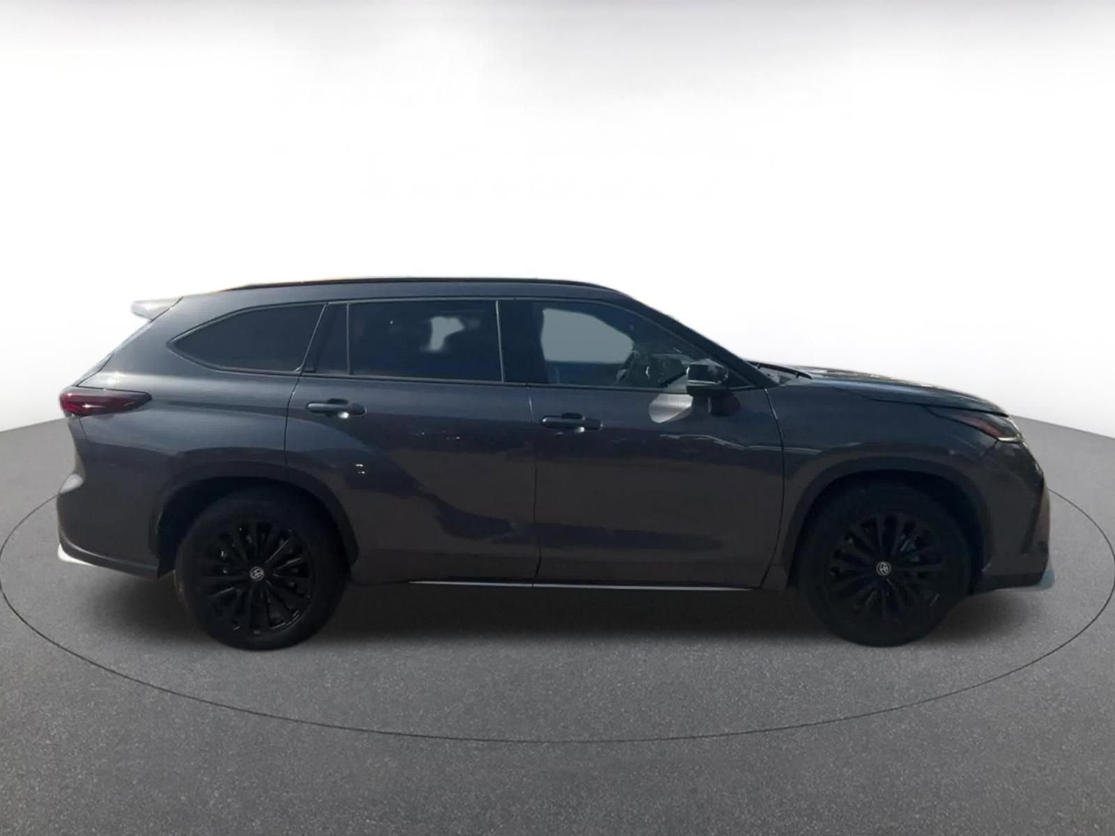 Thumbnail: 2025 Toyota Highlander - 15