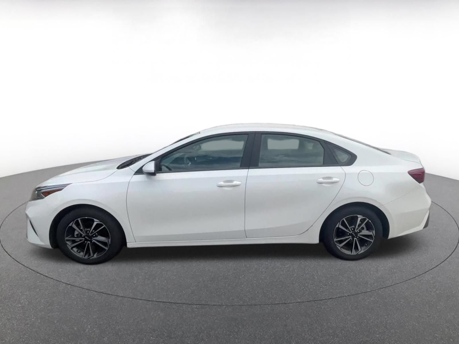Thumbnail: 2024 Kia Forte - 9