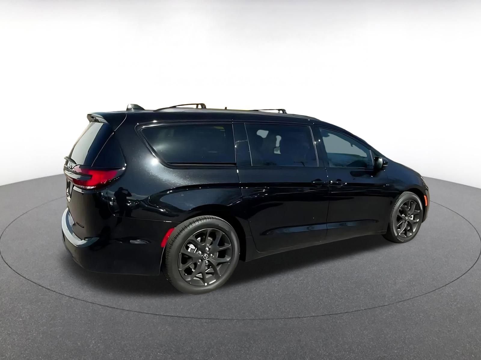 Thumbnail: 2025 Chrysler Pacifica - 15