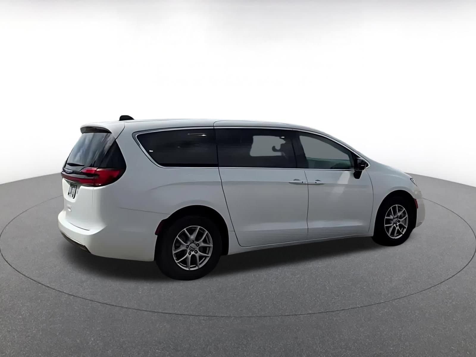 Thumbnail: 2025 Chrysler Pacifica - 13