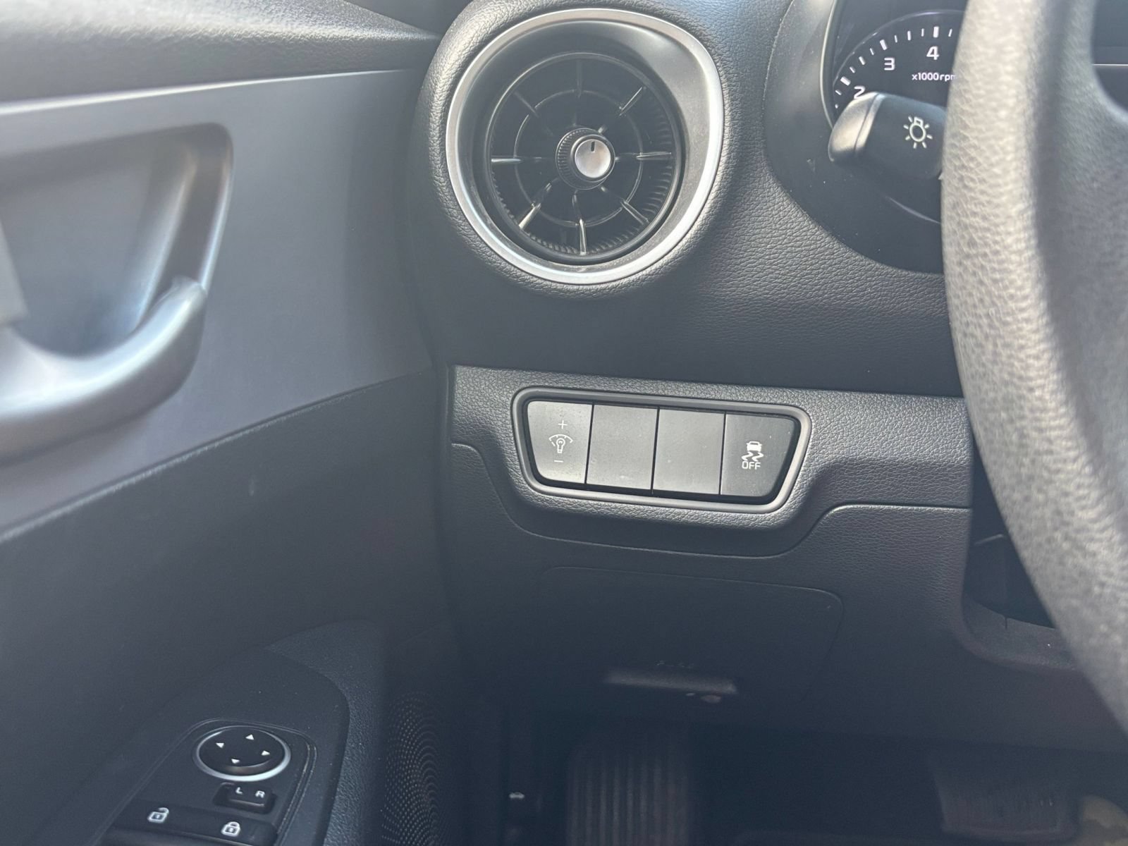 Thumbnail: 2024 Kia Forte - 31