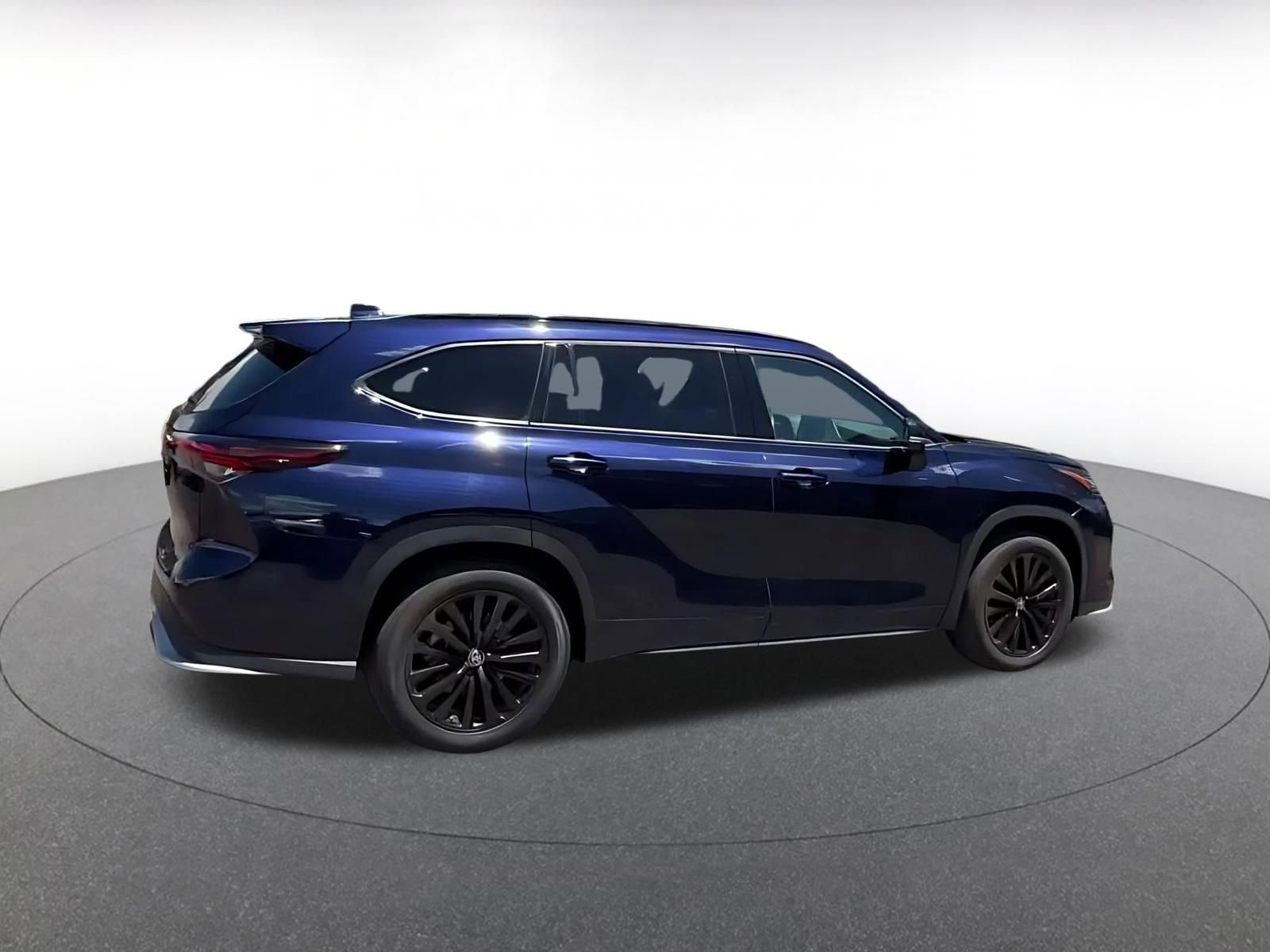 Thumbnail: 2025 Toyota Highlander - 9