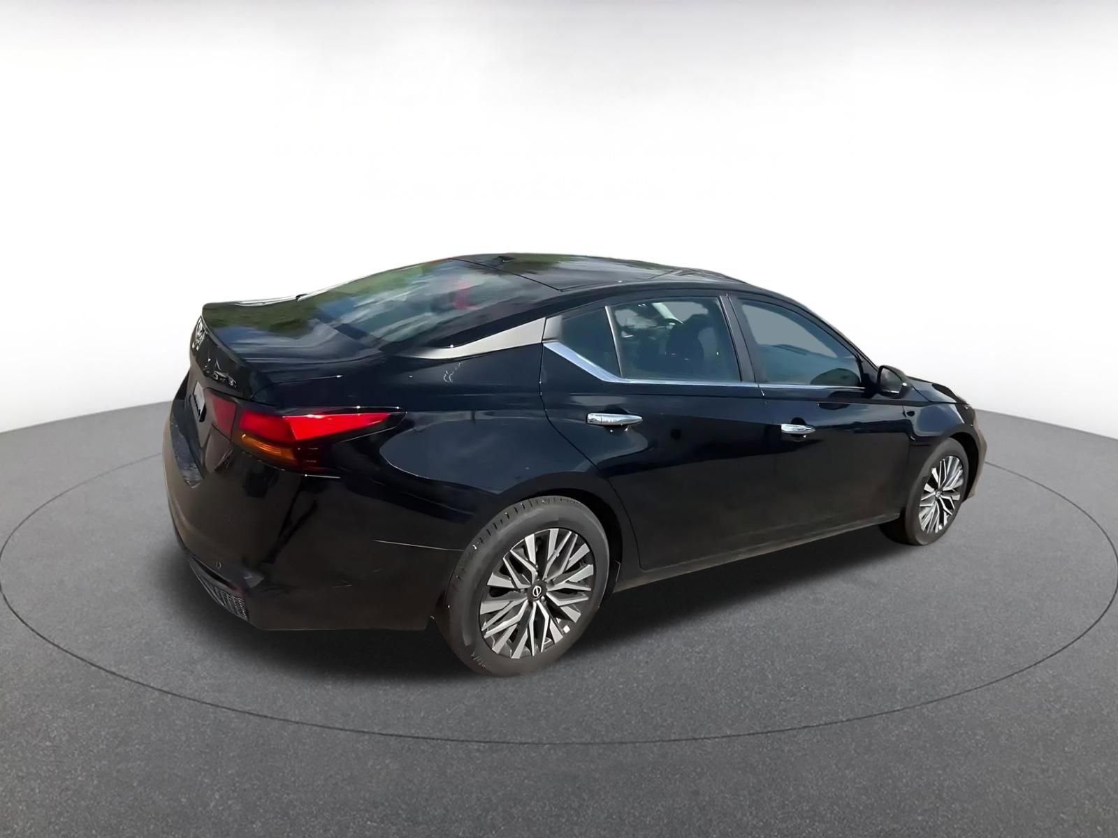 Thumbnail: 2025 Nissan Altima - 14