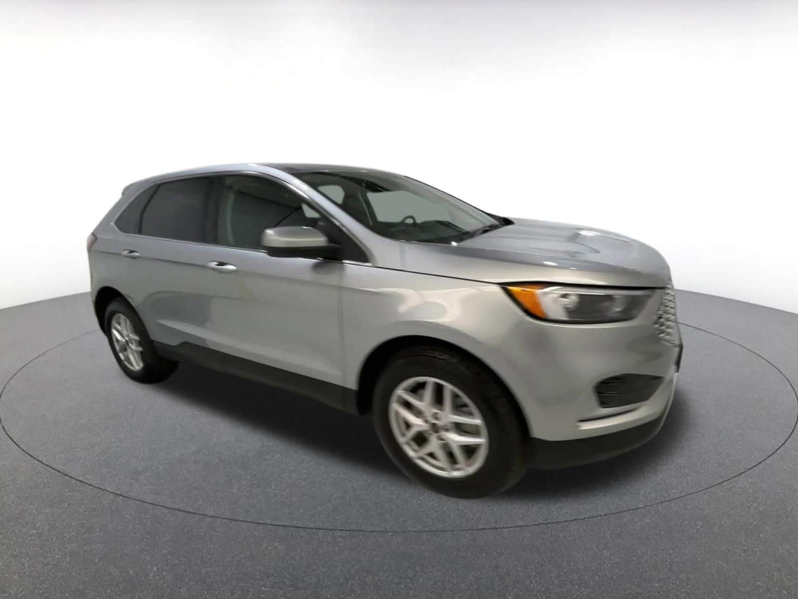 2024 Ford Edge SEL Hero Image