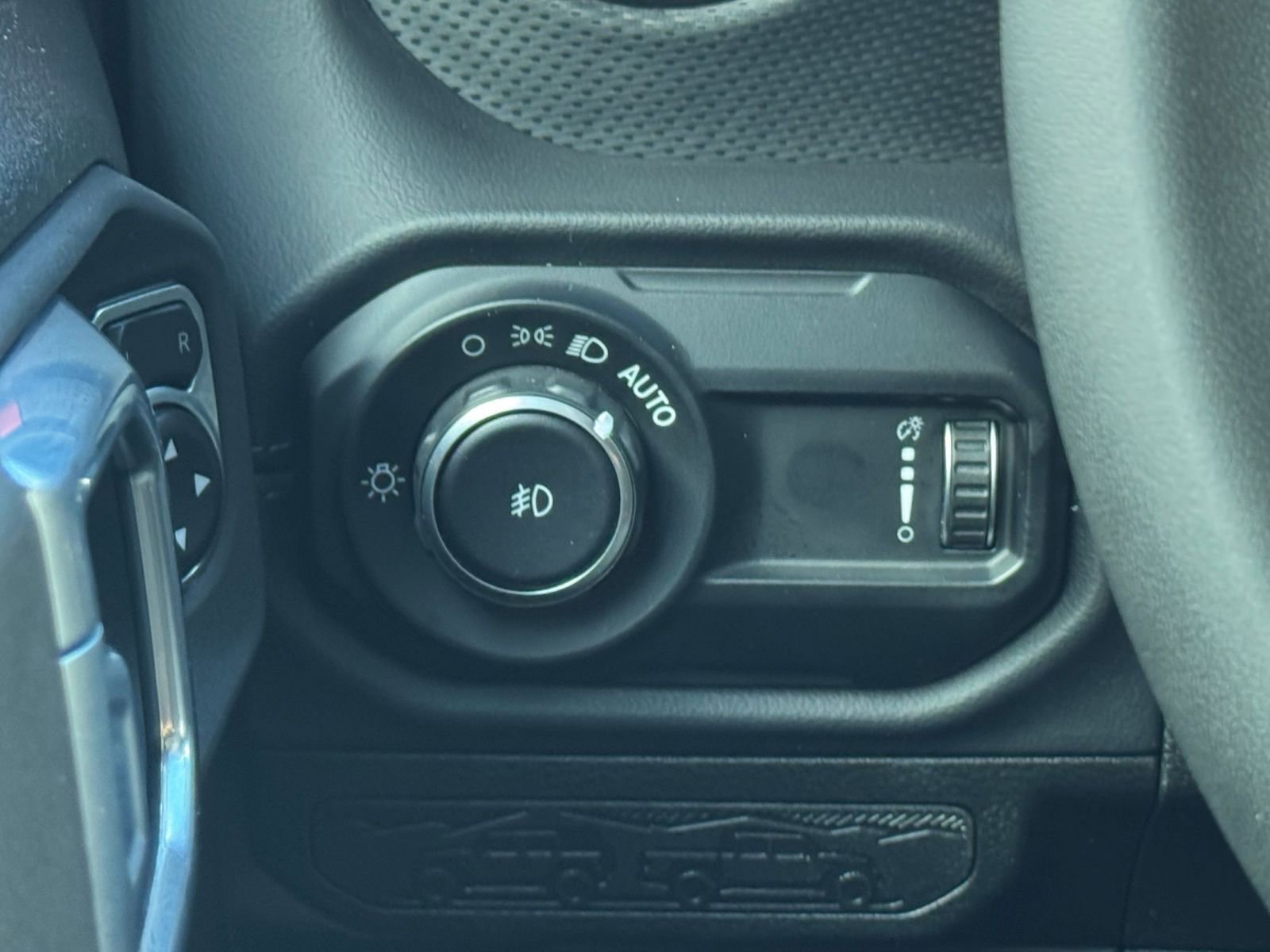 Thumbnail: 2025 Toyota RAV4 - 33