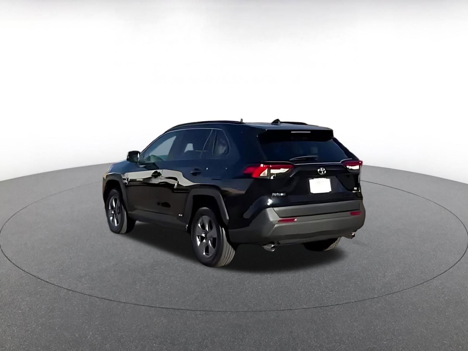 Thumbnail: 2025 Toyota RAV4 - 10