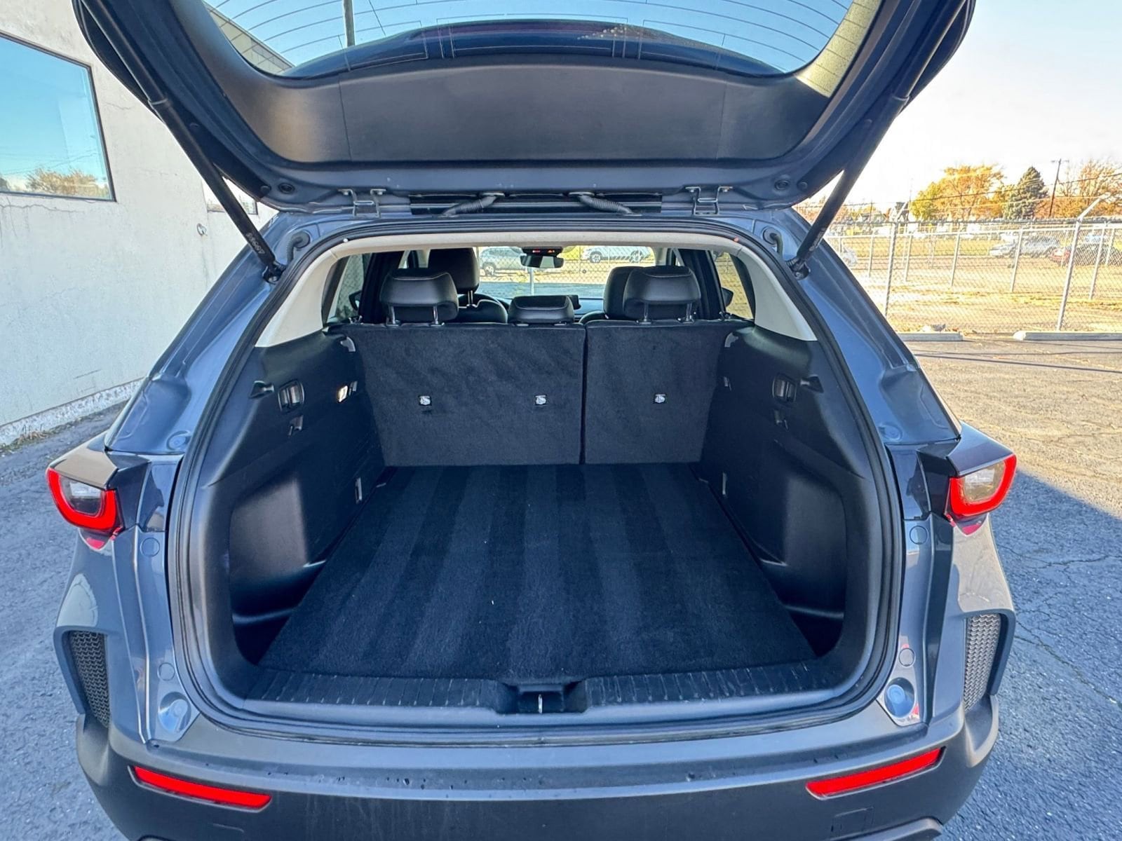 Thumbnail: 2025 Mazda CX-50 - 30