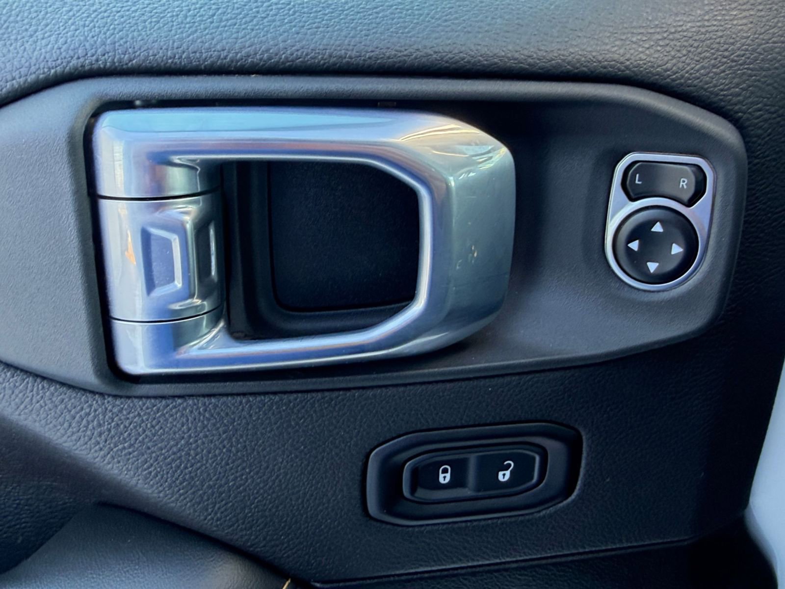 Thumbnail: 2025 Jeep Wrangler - 18