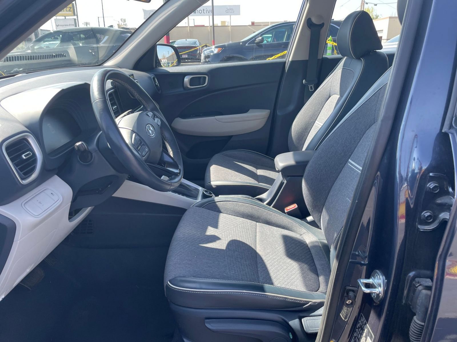 2023 Hyundai Venue Limited 25
