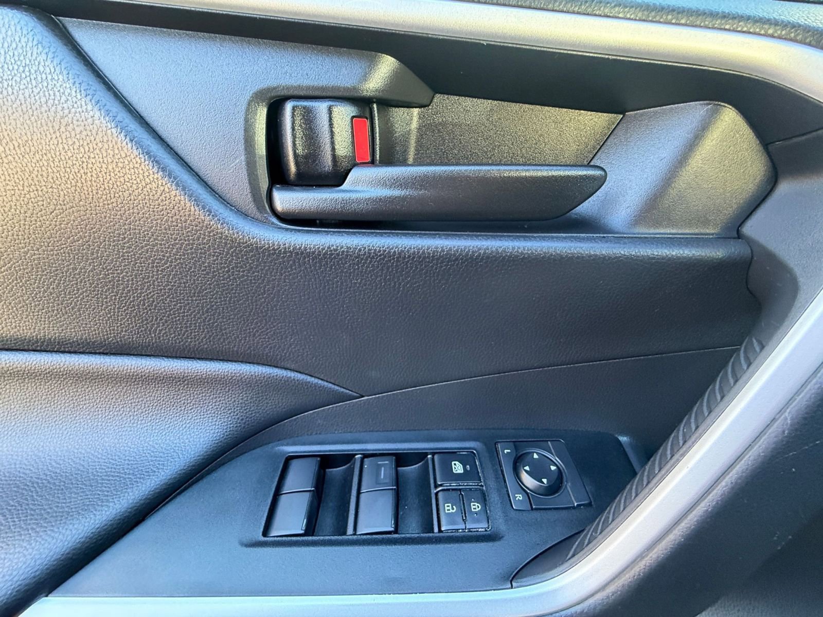 Thumbnail: 2025 Toyota RAV4 - 20