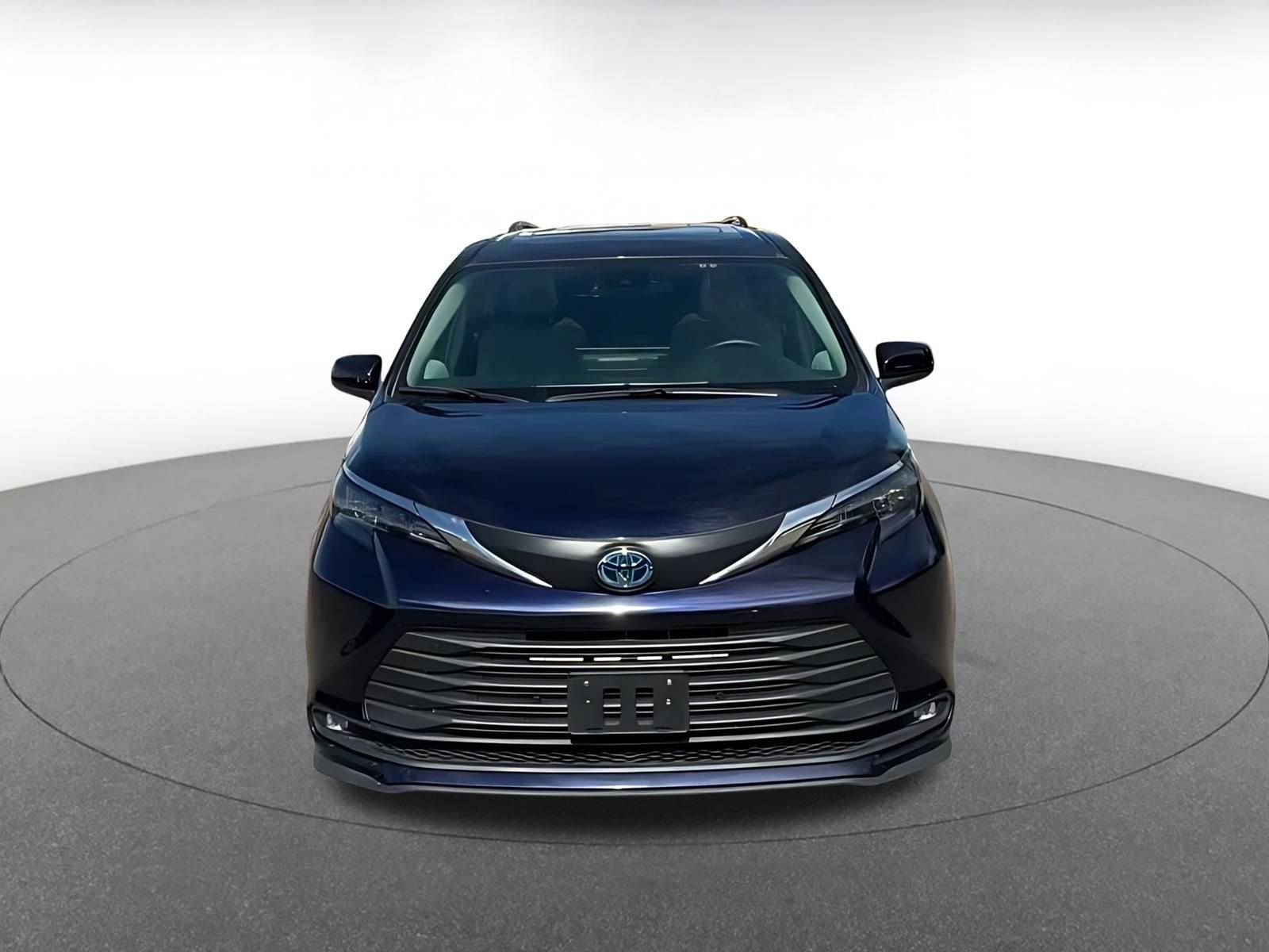 Thumbnail: 2025 Toyota Sienna - 4