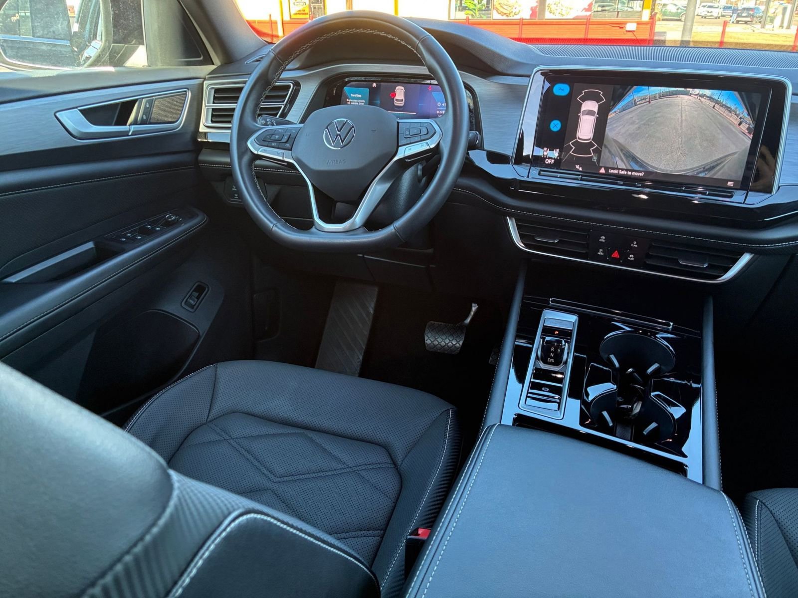 Thumbnail: 2025 Volkswagen Atlas - 32