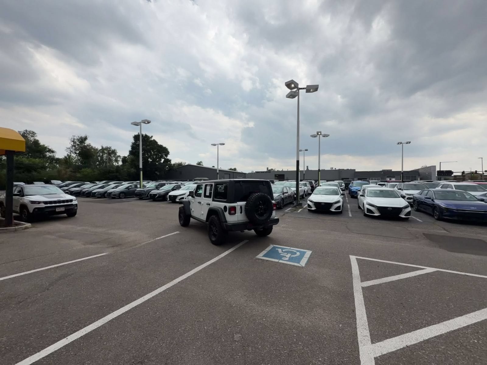 Thumbnail: 2025 Jeep Wrangler - 15