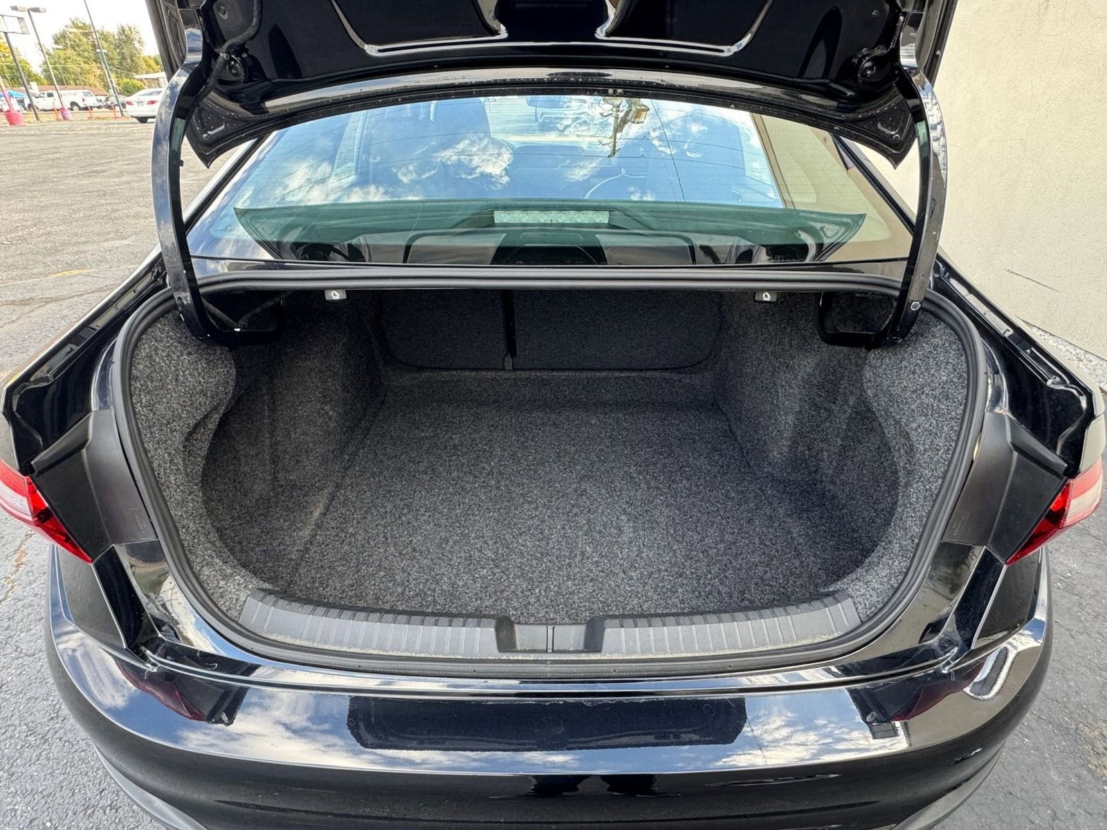 Thumbnail: 2025 Volkswagen Jetta - 30