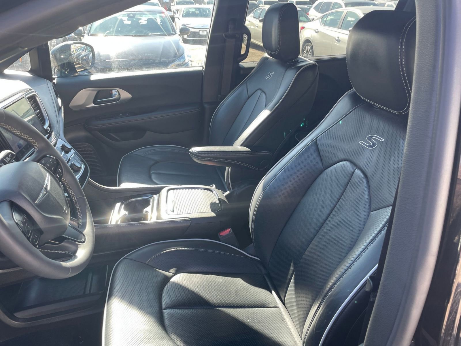 Thumbnail: 2025 Chrysler Pacifica - 25