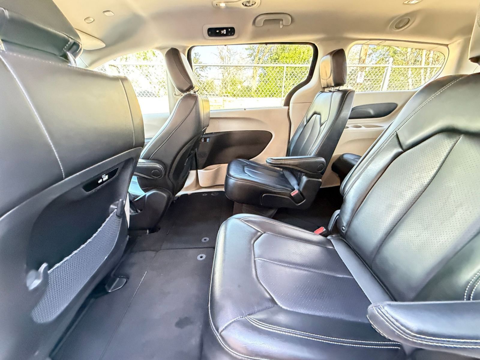 Thumbnail: 2023 Chrysler Pacifica - 25