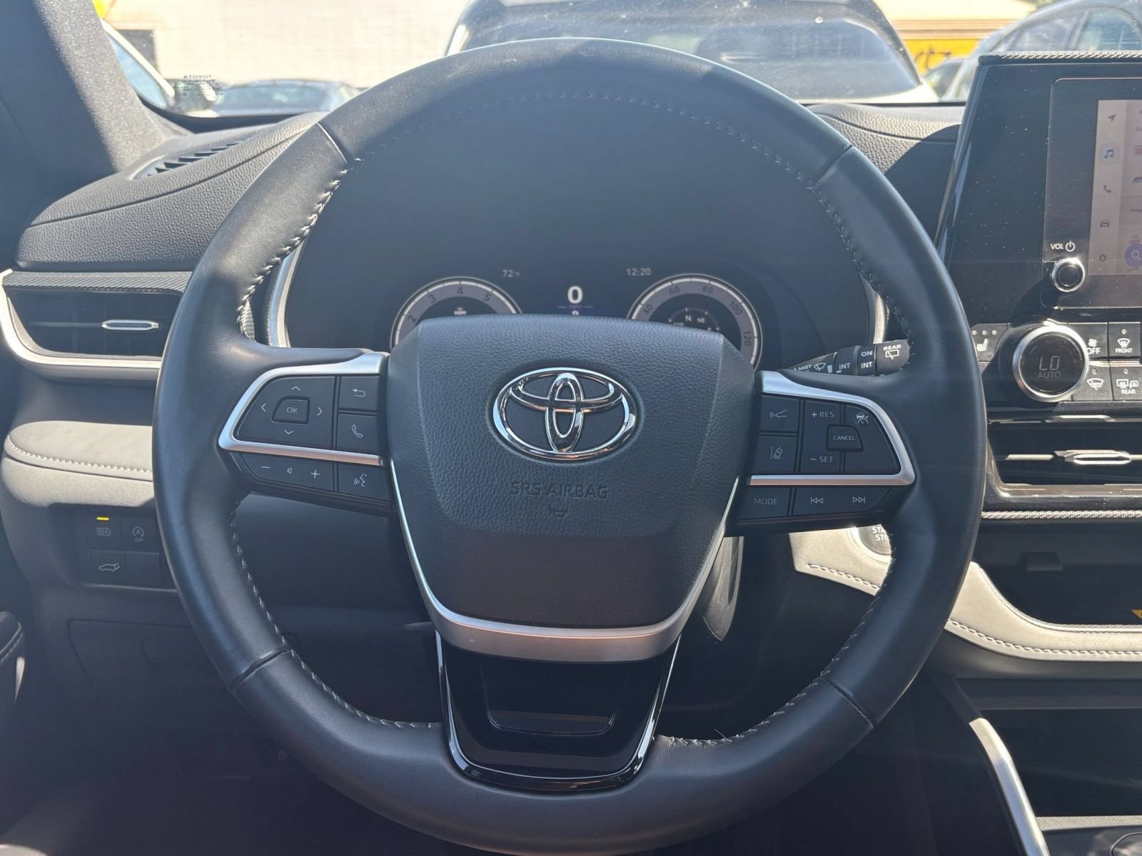Thumbnail: 2025 Toyota Highlander - 25