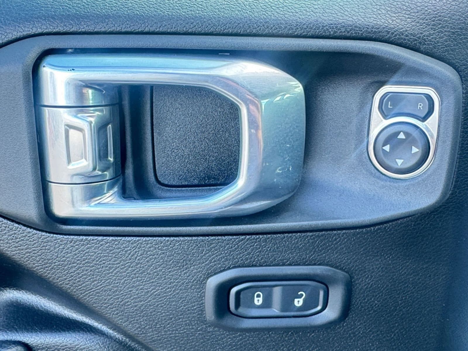 Thumbnail: 2025 Jeep Wrangler - 20