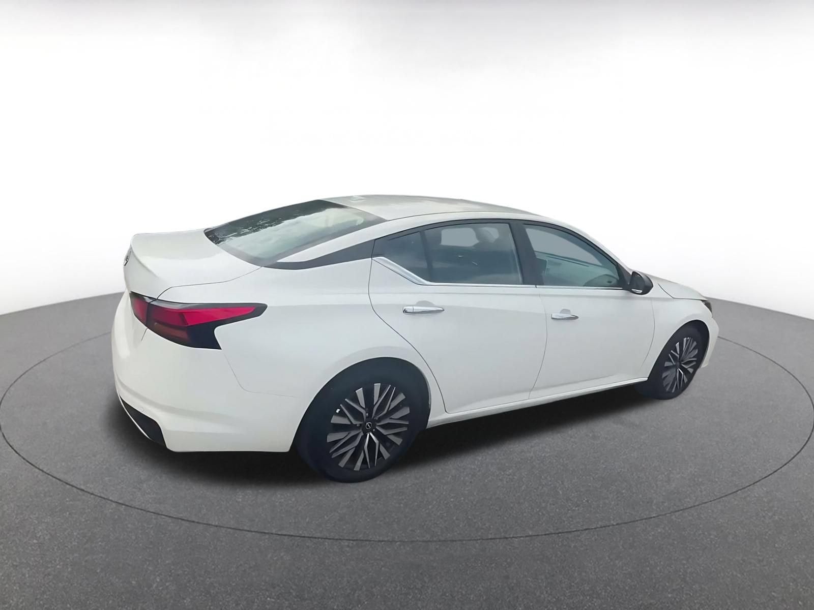 Thumbnail: 2025 Nissan Altima - 14