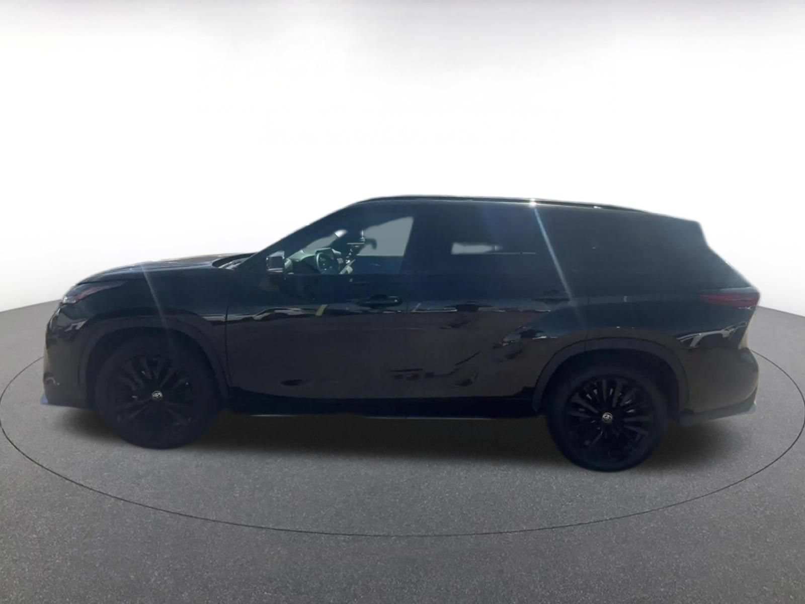 Thumbnail: 2025 Toyota Highlander - 9