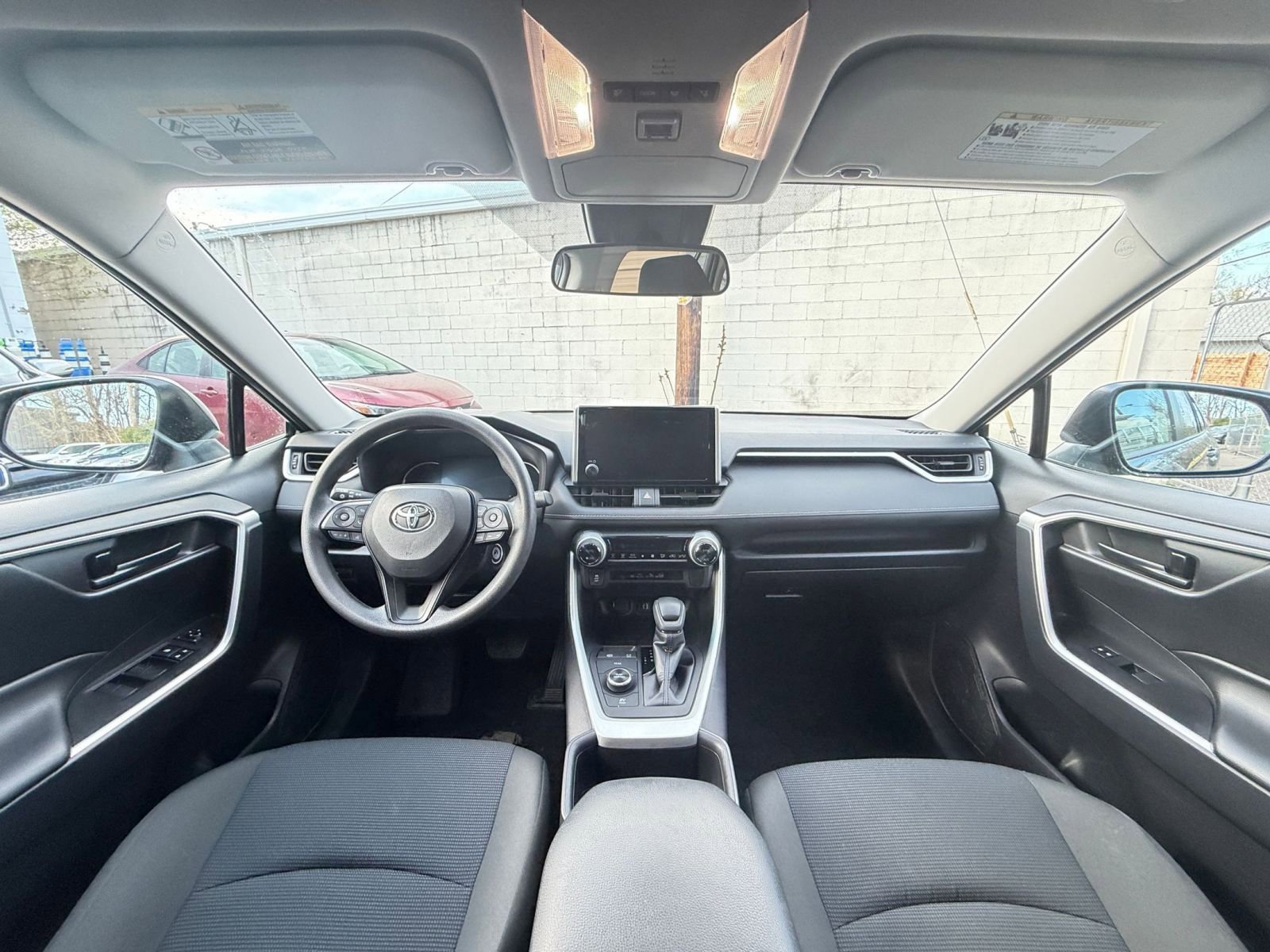 Thumbnail: 2025 Toyota RAV4 - 32